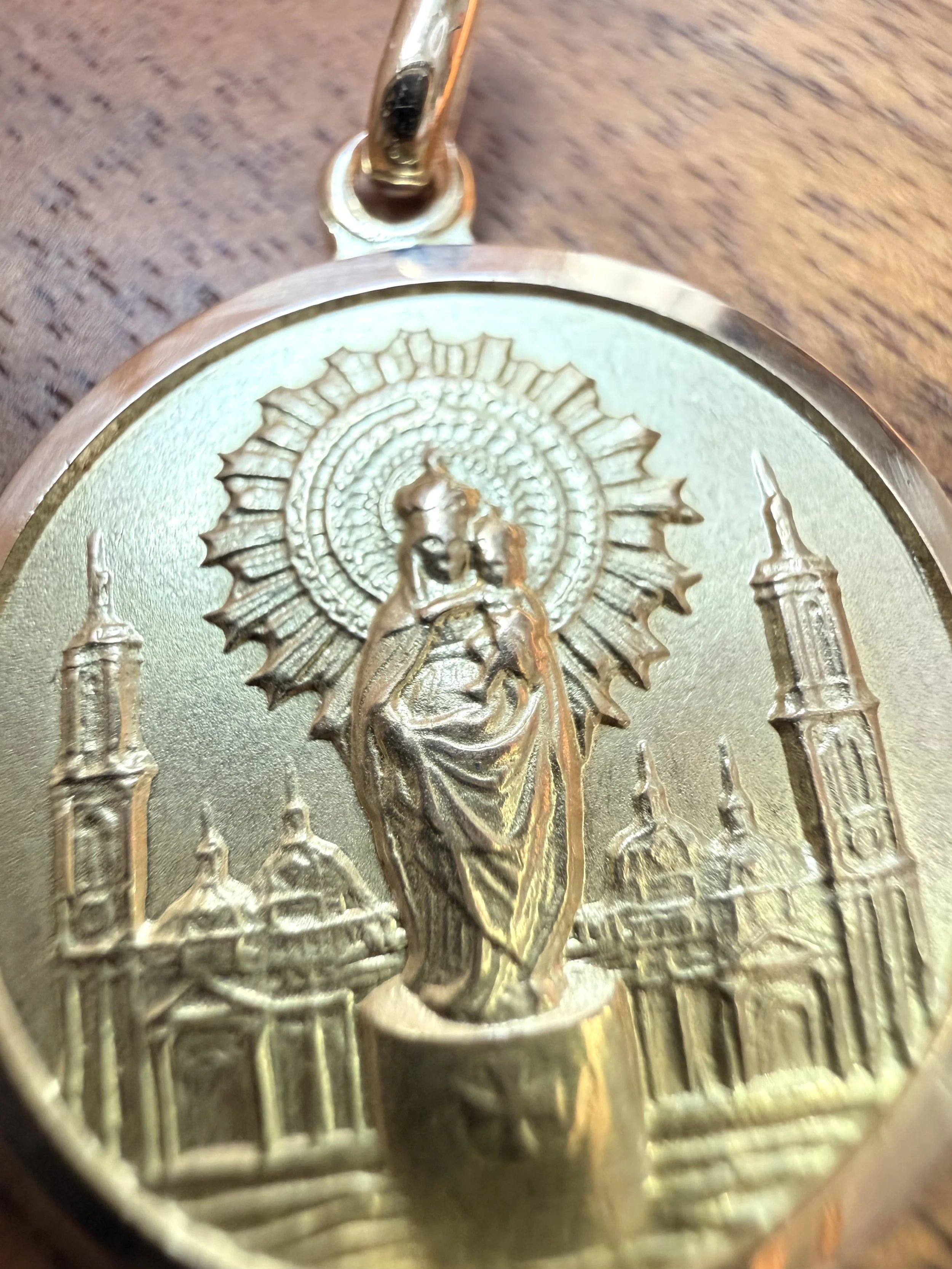 ADR2972-medaille-vierge-or2.jpeg