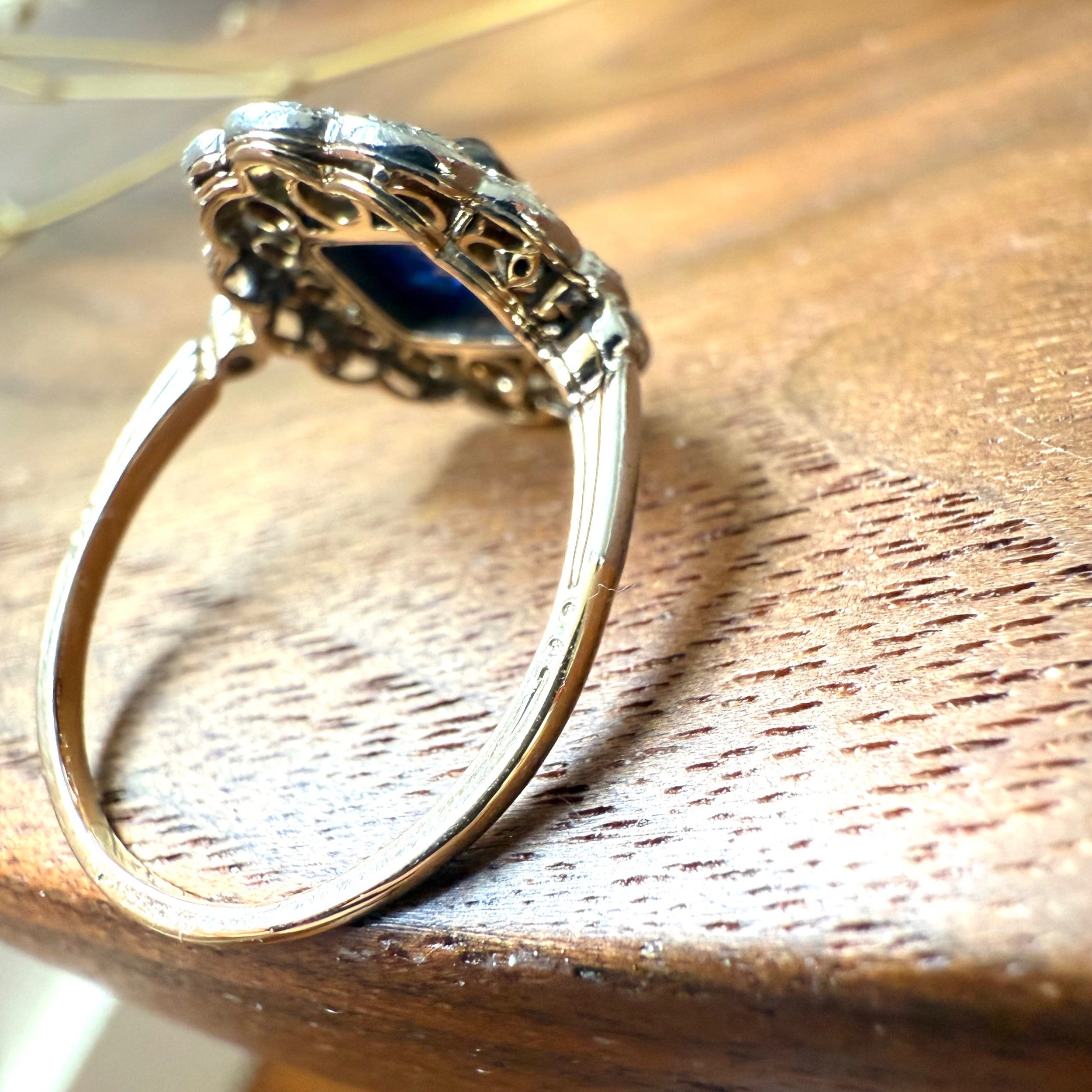 ADR2760-Bague-ancienne-or-jaune-saphir-paindesucre-sapphire-diamonds-thailand-saphir-vintage-ancienne-orjaune-bijoux-anciens-famille-paris10.jpg