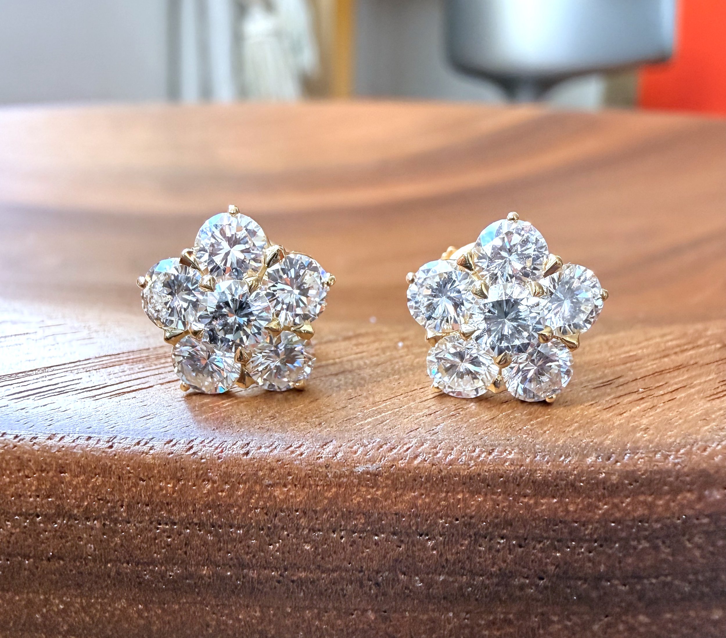 ADR3064-boucles-doreilles-or-jaune-diamants-diamond-earrings-floral-marguerite-diams-boucles-doreilles1 - copie.jpg