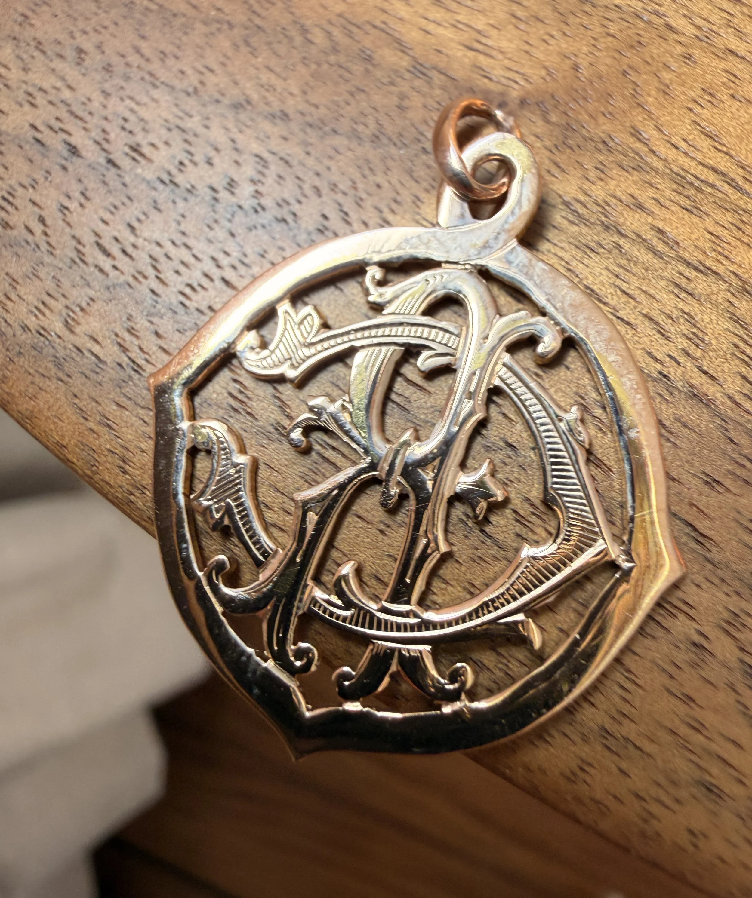 ADR2700-pendentif-initiales-or-rose3.jpeg