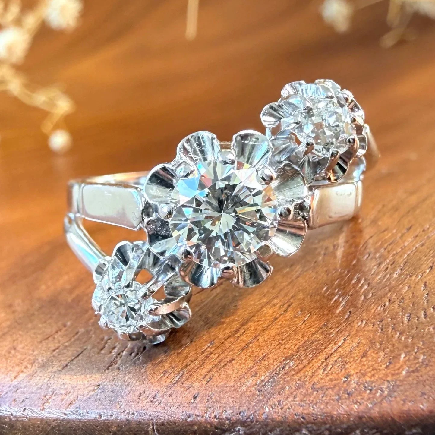 "La Nola" Bague ancienne des années 1960 en or blanc et diamants