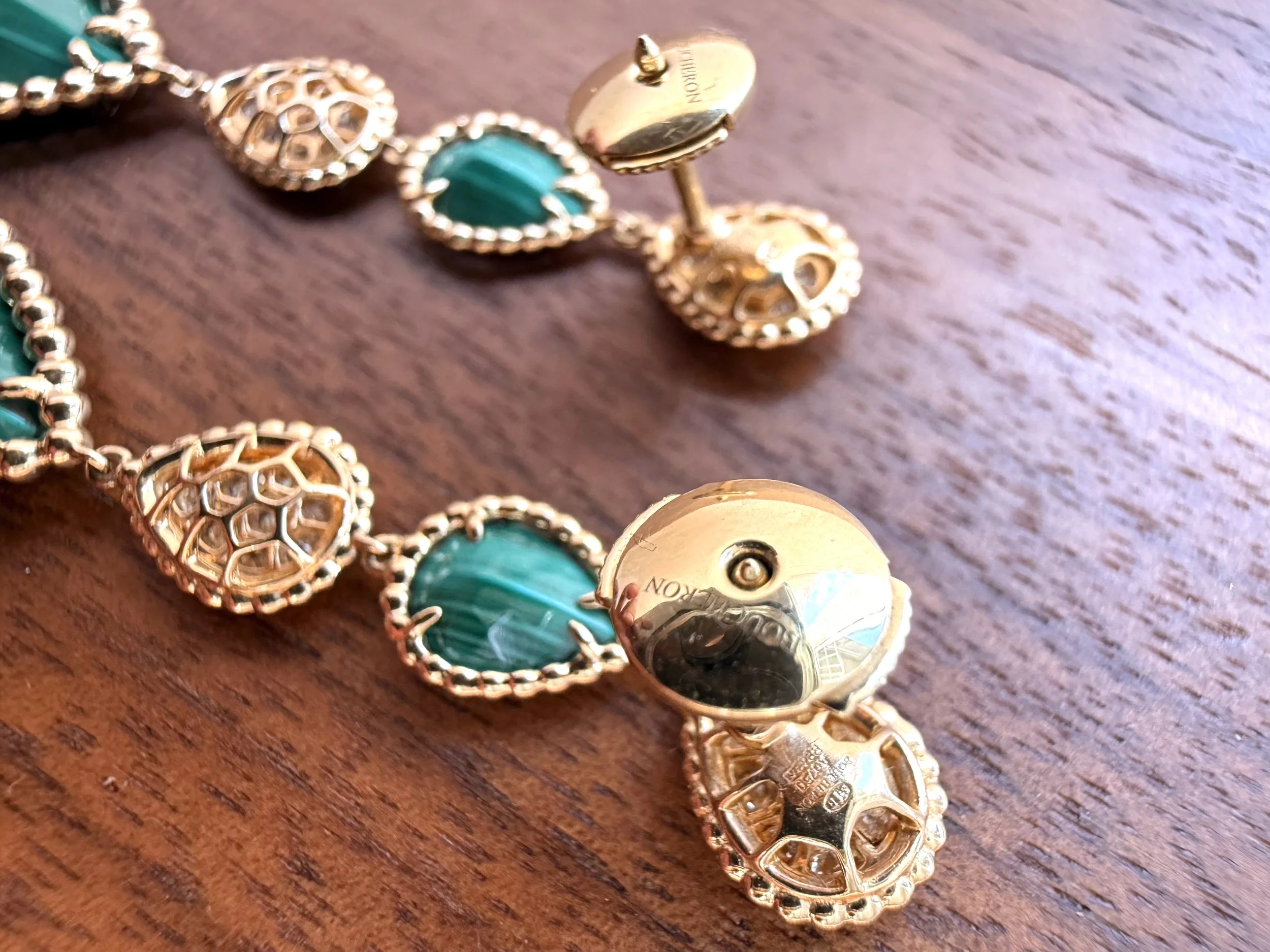 ADR3146-boucles-doreilles-pendantes-or-jaune-malachite-diamants-serpent-boheme5 copy.jpg