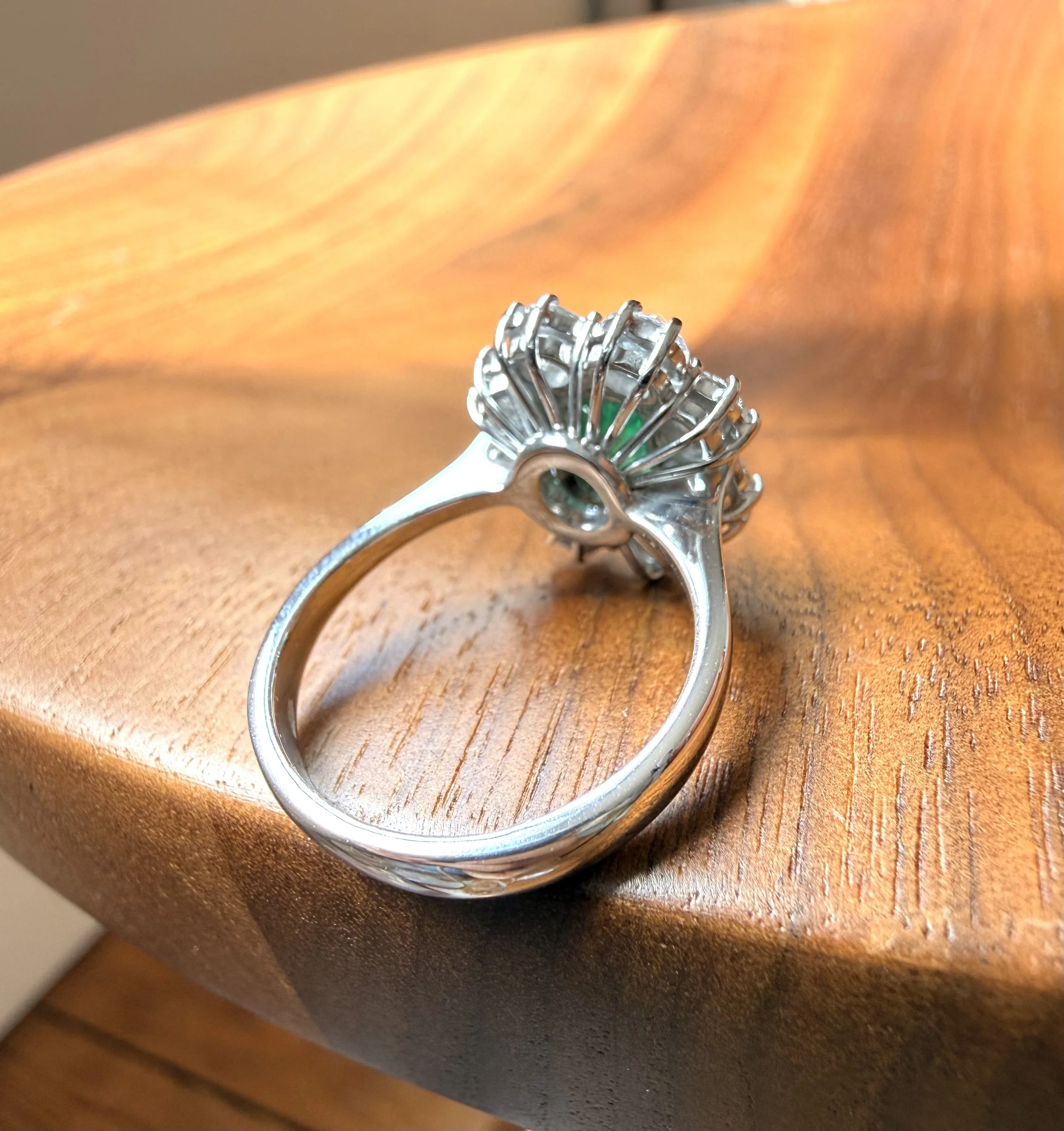 ADR3048-Bague-Camilla-emeraude-exceptionnelle-belle-ring-fiancailles-anniversaire-mariage-wedding-emerald-ring5.jpeg