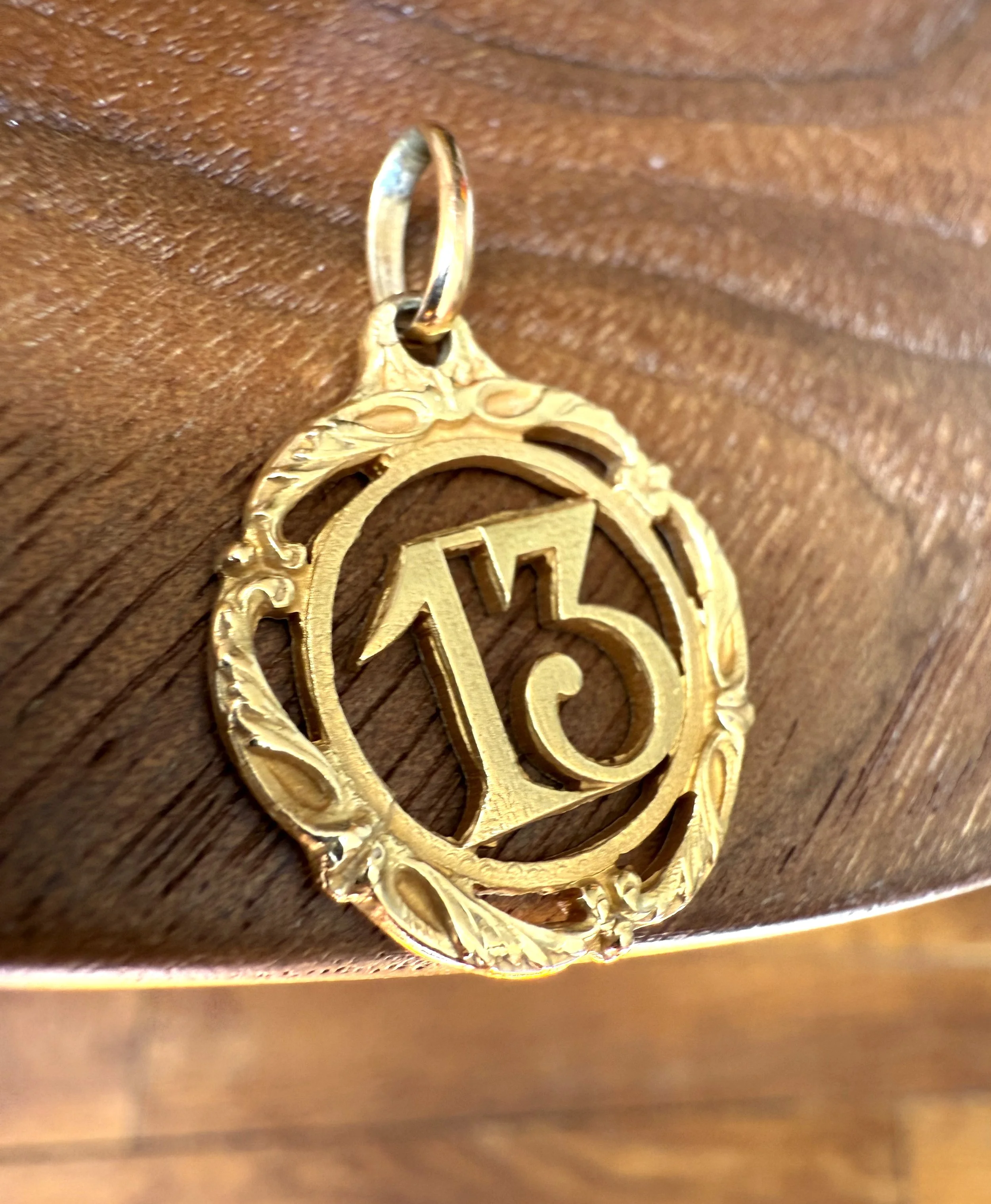 ADR2001-pendentif-or-jaune-treize-cadeau-chance-porte-bonheur-naissance-anniversaire (1).jpeg