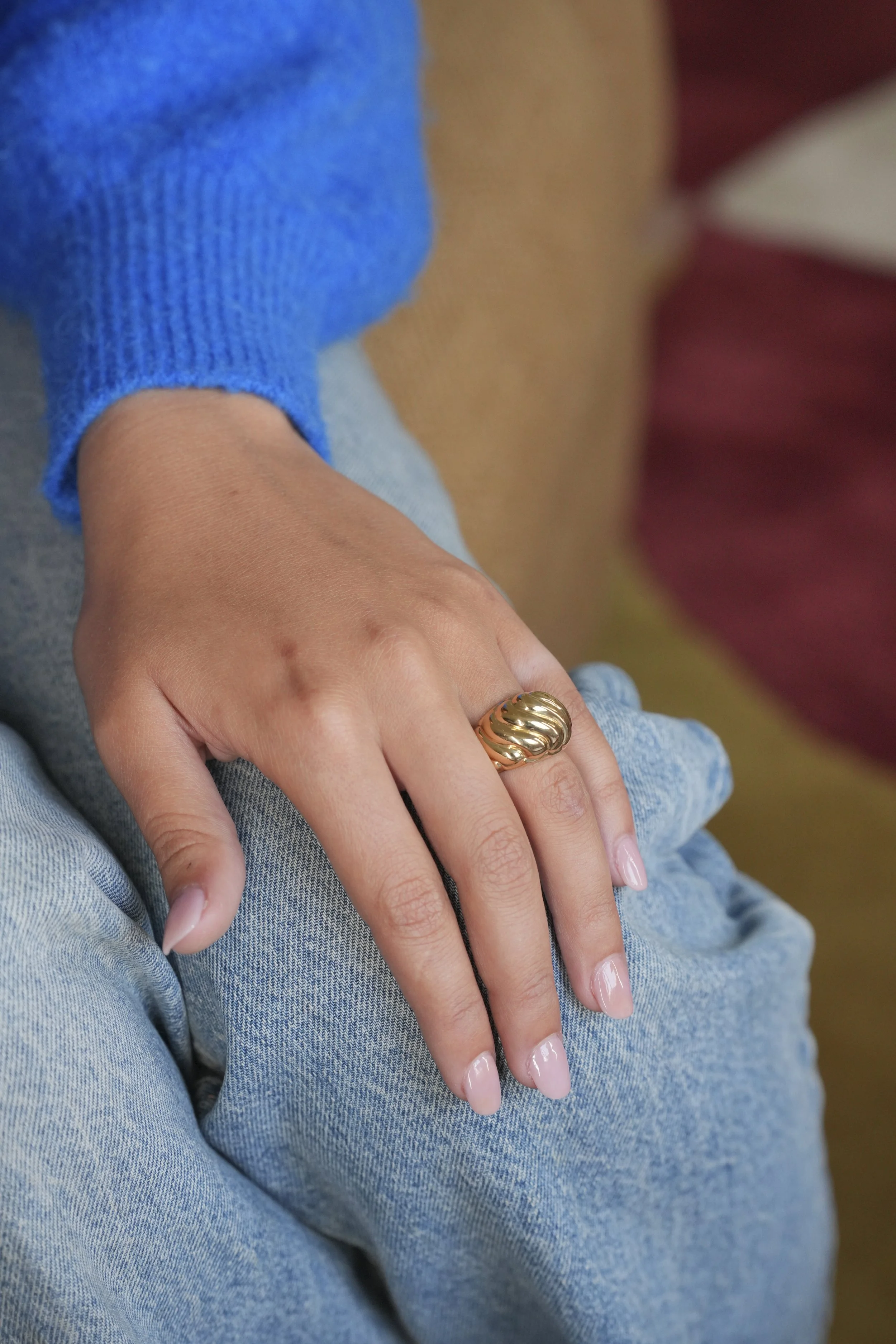 ADR2830-bague-VCA-or-jaune-wave-cadeau-naissance-anniversaire (2).jpg