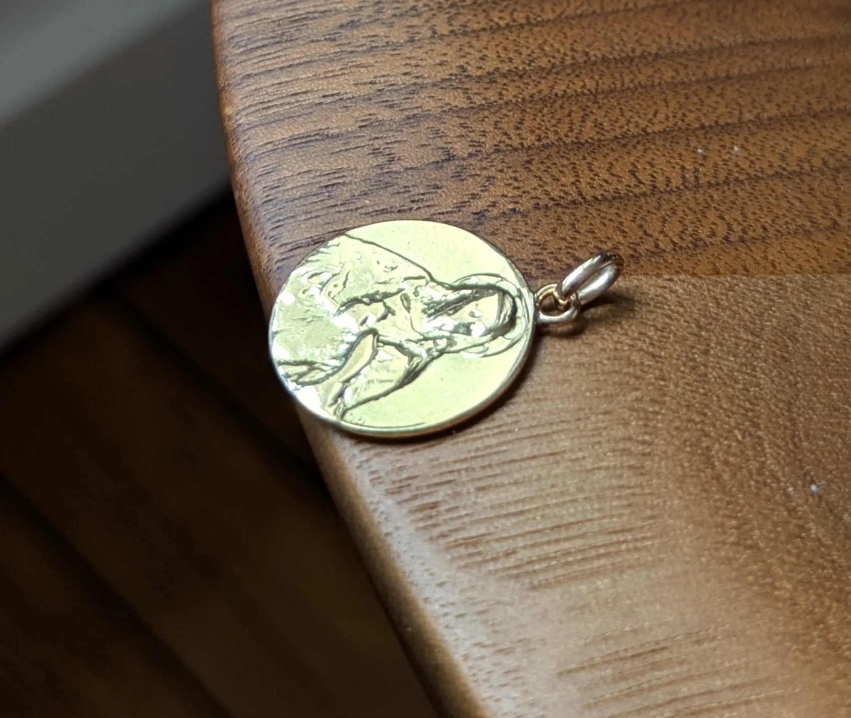 ADR2857-medaille-or-jaune-cadeau-bapteme-commnuon (4).jpg