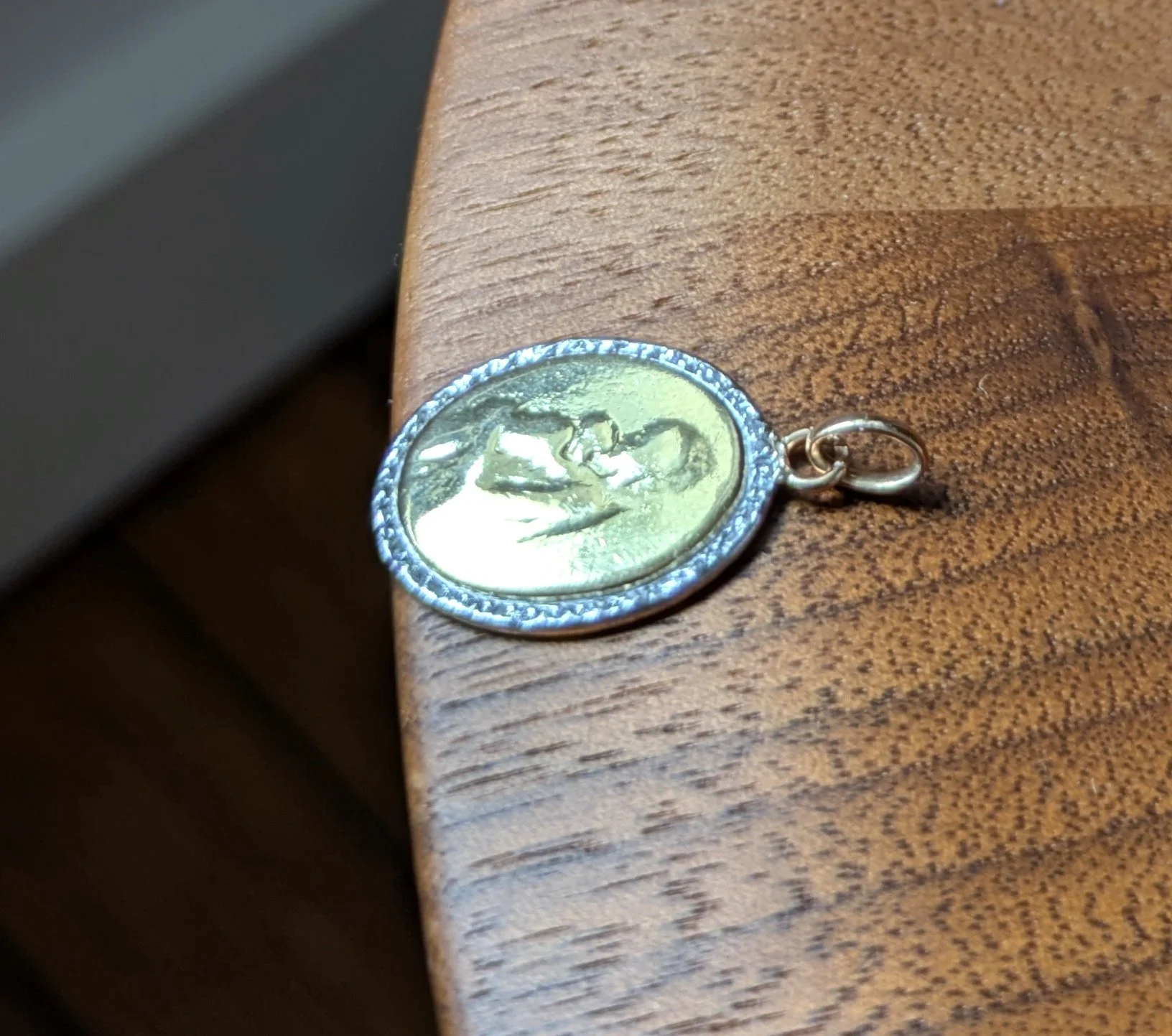 ADR2861-medaille-ronde-or-jaune-vierge-cadeau-naissance-bapteme-communion (2).jpg