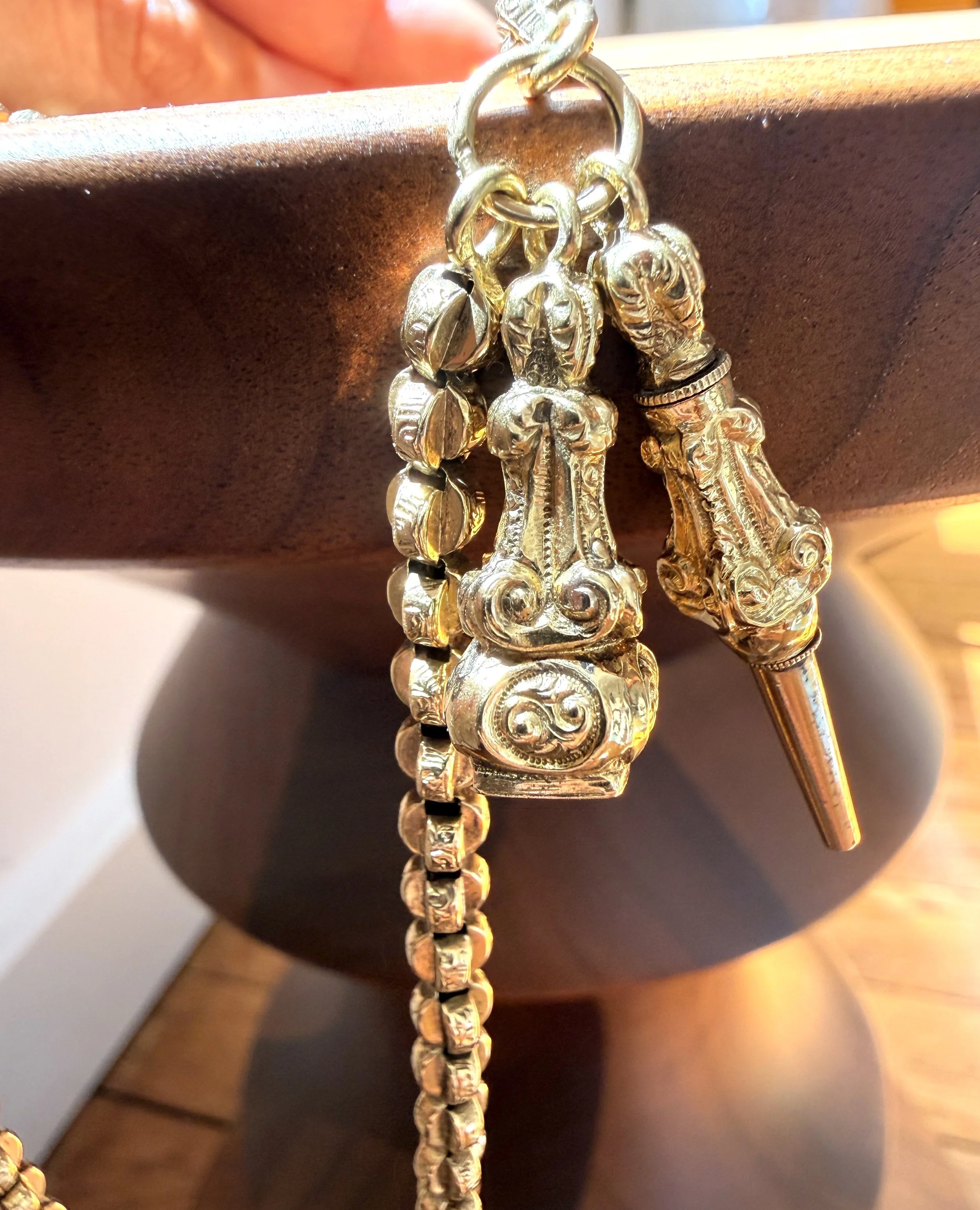 ADR3032-collier-ancien-or-jaune-pendentif-vintage-sceau-cachet-ancien-bijoux-paris-french1.jpeg