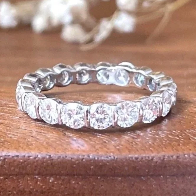 Alliance "Chirol" en platine, or blanc et tour complet de diamants T55