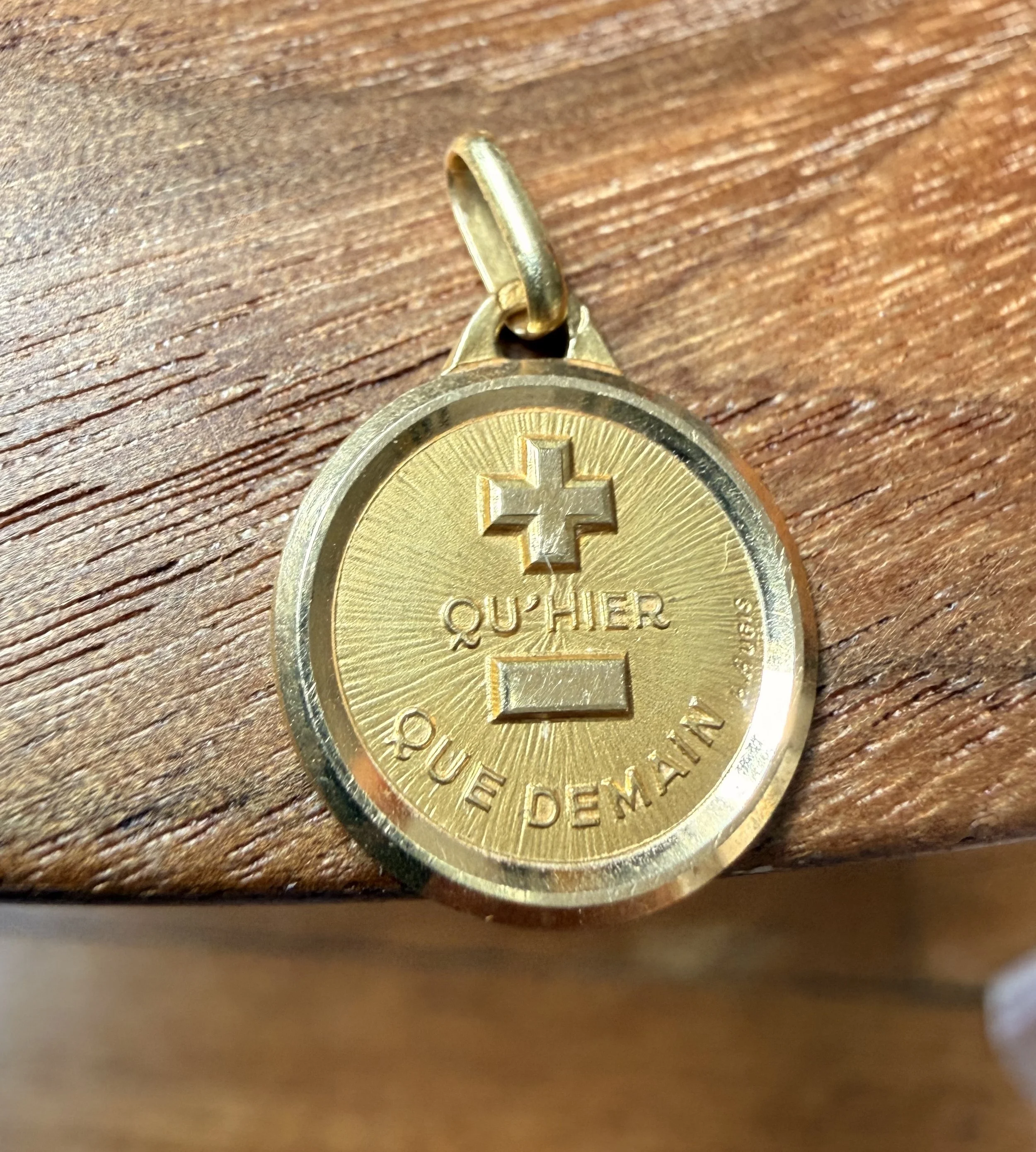 ADR3139-Medaille-Augis-damour-love-pendentif-pendant-rare-or3.jpeg