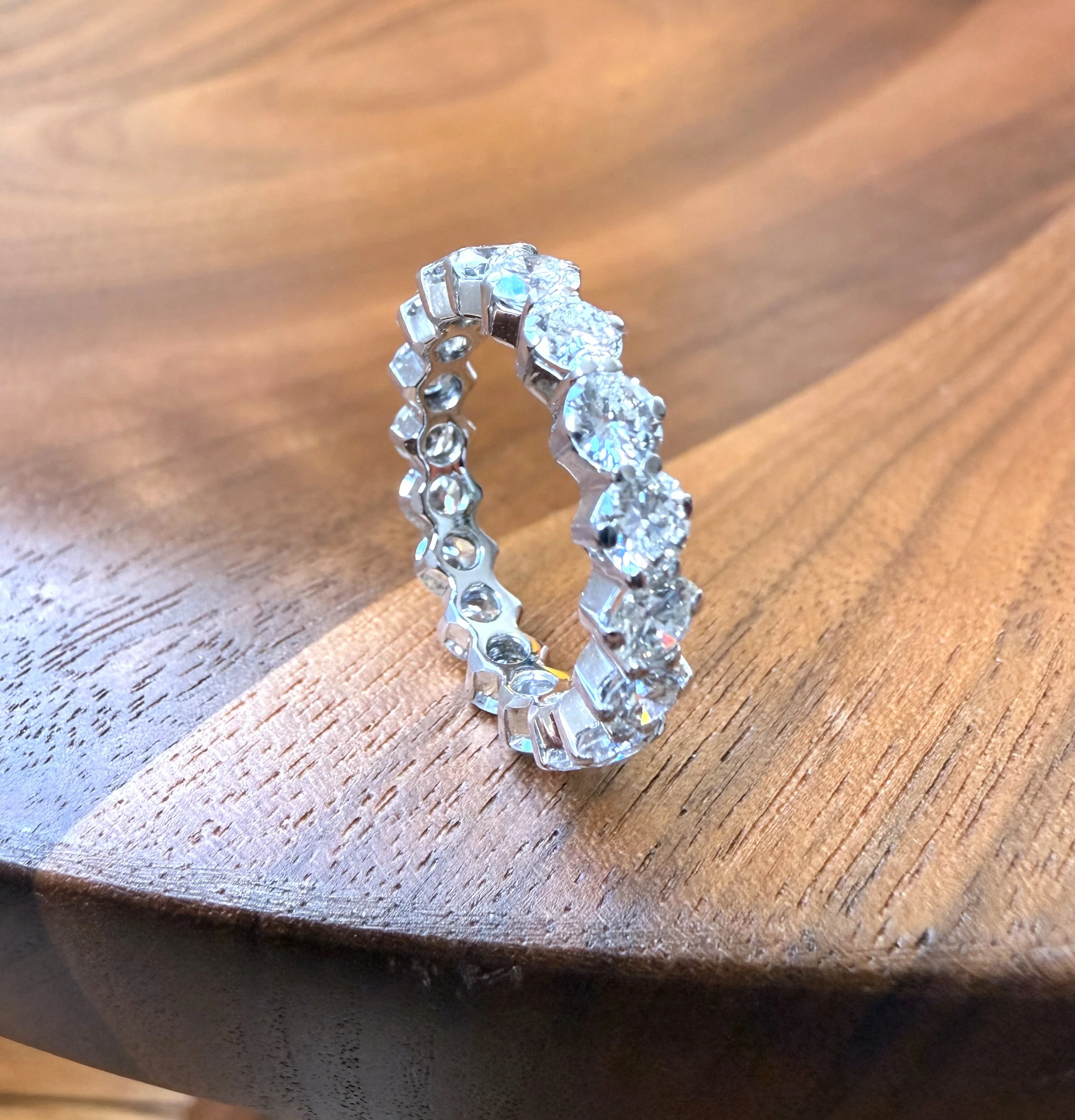 ADR3063-Alliance-or-blanc-diamants-diamond-engagement-ring-engaged6.jpeg