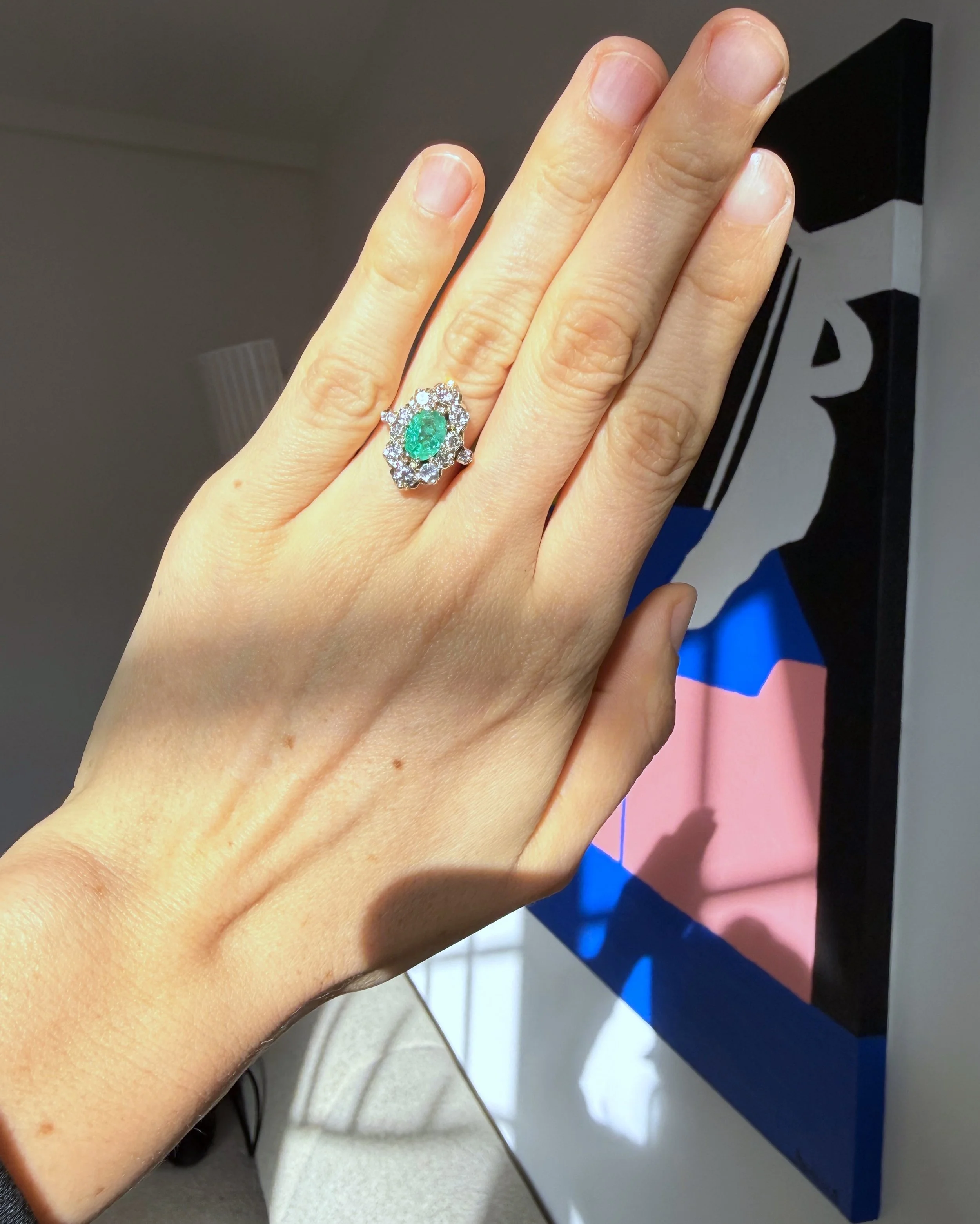 ADR3019-emeraude-zambie-bague-ancienne-halo-diamond-emerald-ring-estate-bijoux-anciens-paris-french-jewelry-unique-estate-vintage6.jpeg