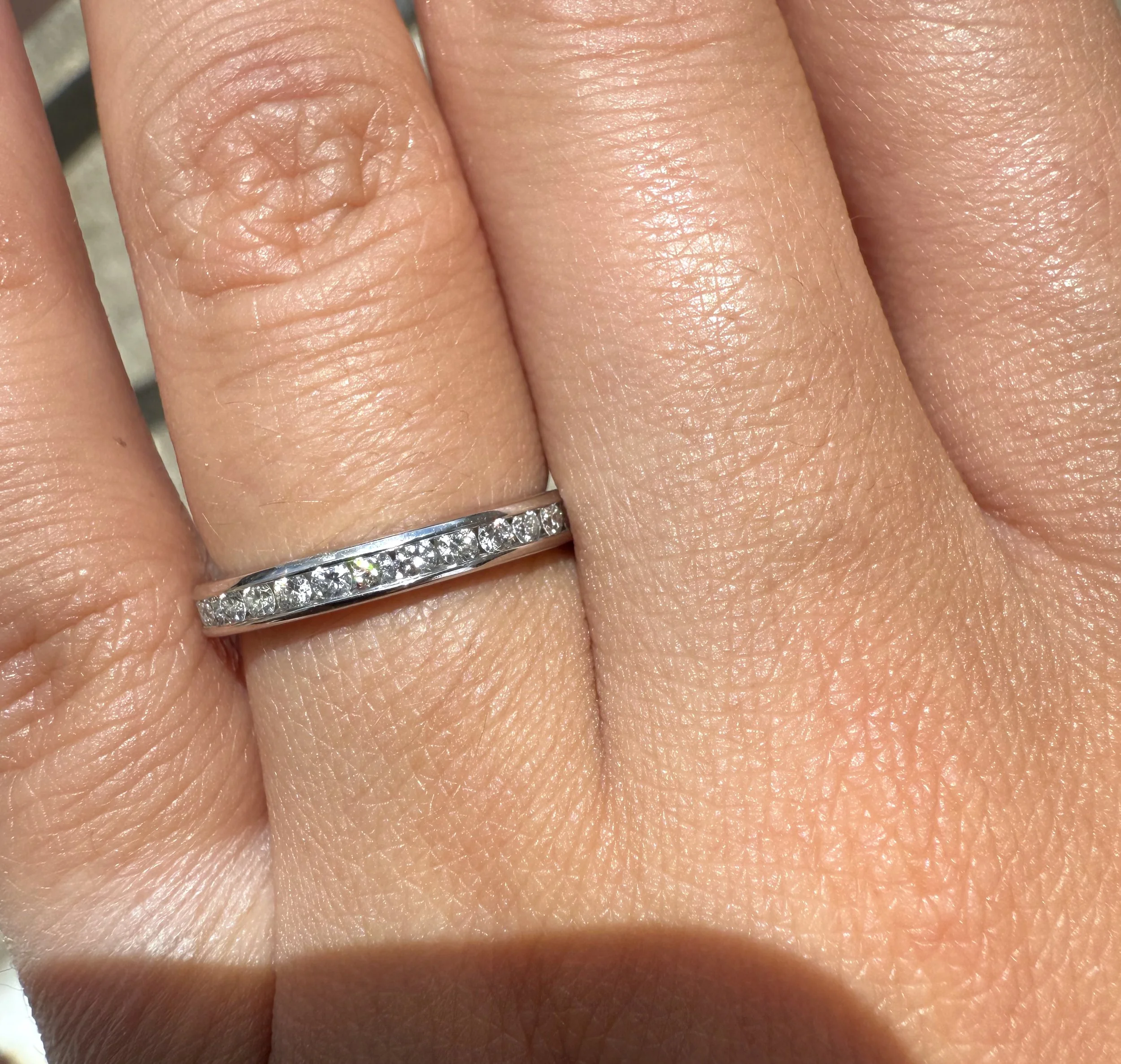 ADR2356-alliance-tiffany-and-co-or-blanc-diamants-cadeau-naissance-mariage-anniversaire-naissance (3).jpeg