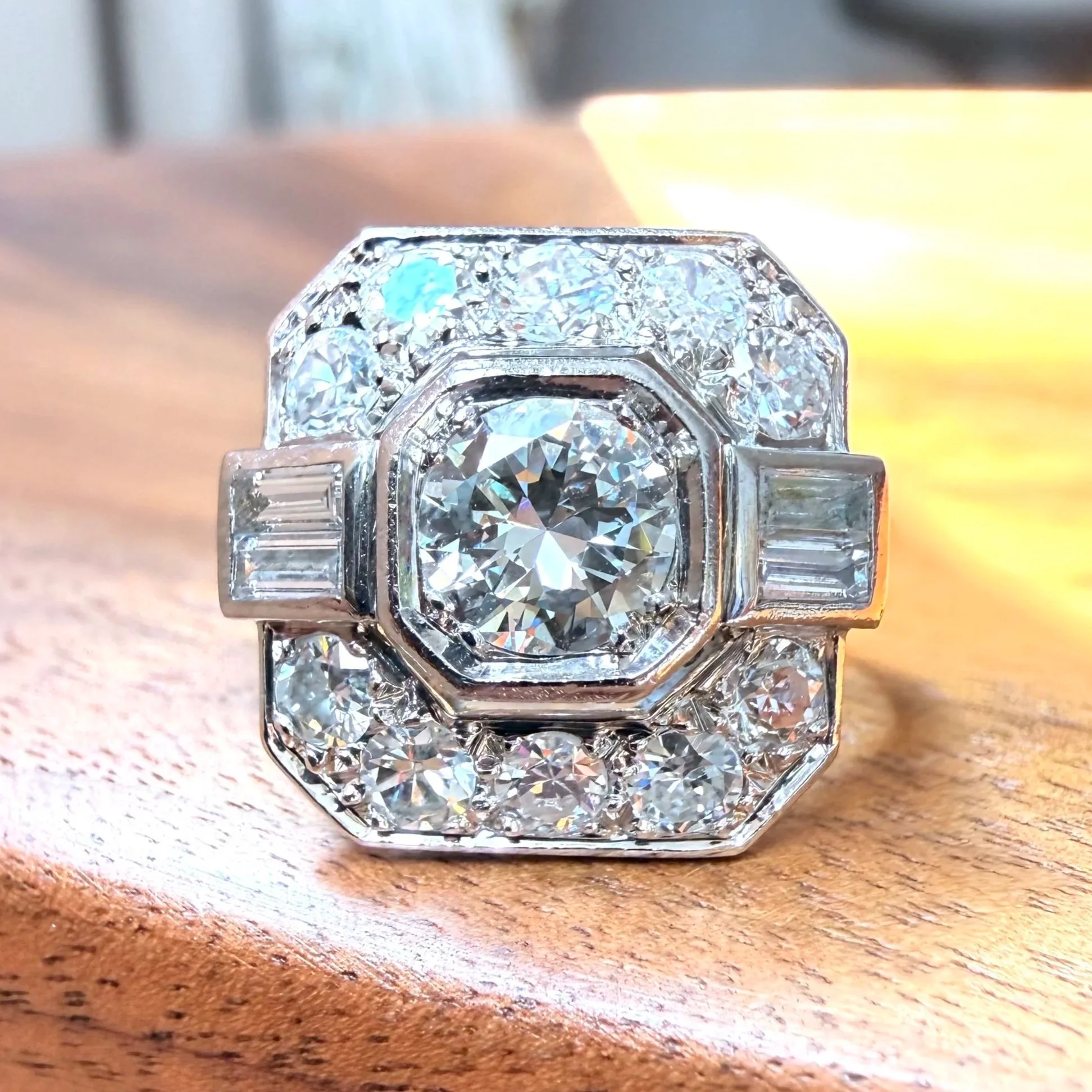 "La Boum" Superbe bague ancienne d'époque Art Déco en platine et diamants