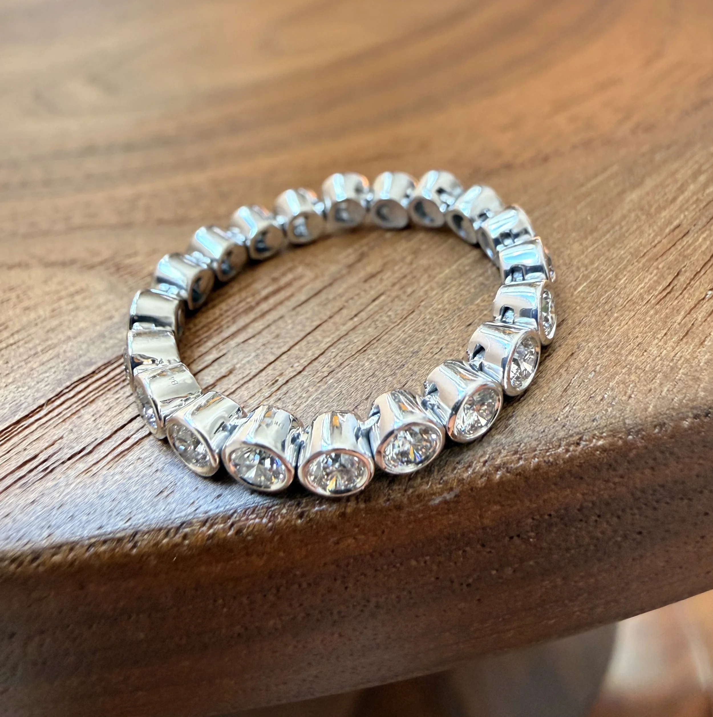ADR3045-de-Beers-bague-mobile-diamants-alliance-diamonds-ring11.jpeg