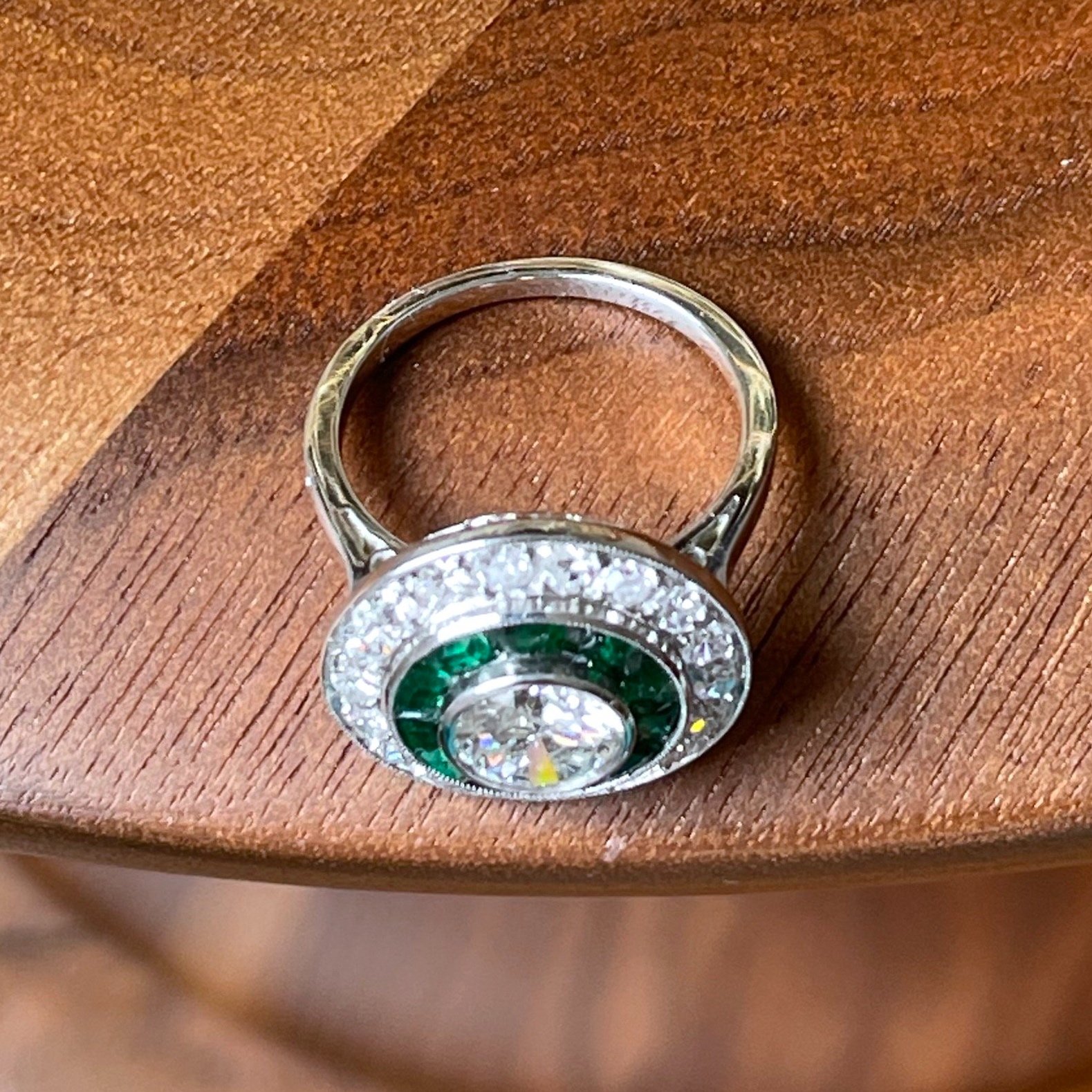 ADR2457-bague-diamants-emeraude-cadeau-mariage-fian%C3%A7ailles-naissance-wedding+%282%29.jpg
