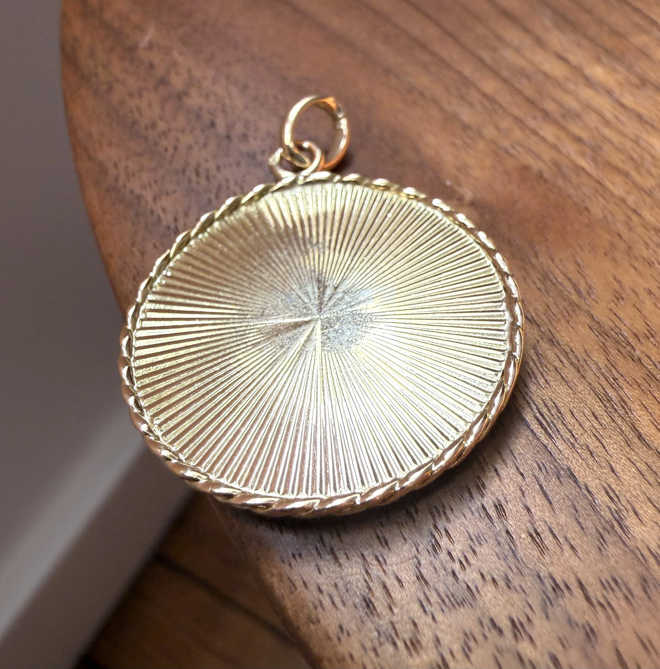 ADR2959-Pendentif-signe-astro-rayonnant-or-jaune-gold-pendant1.jpeg