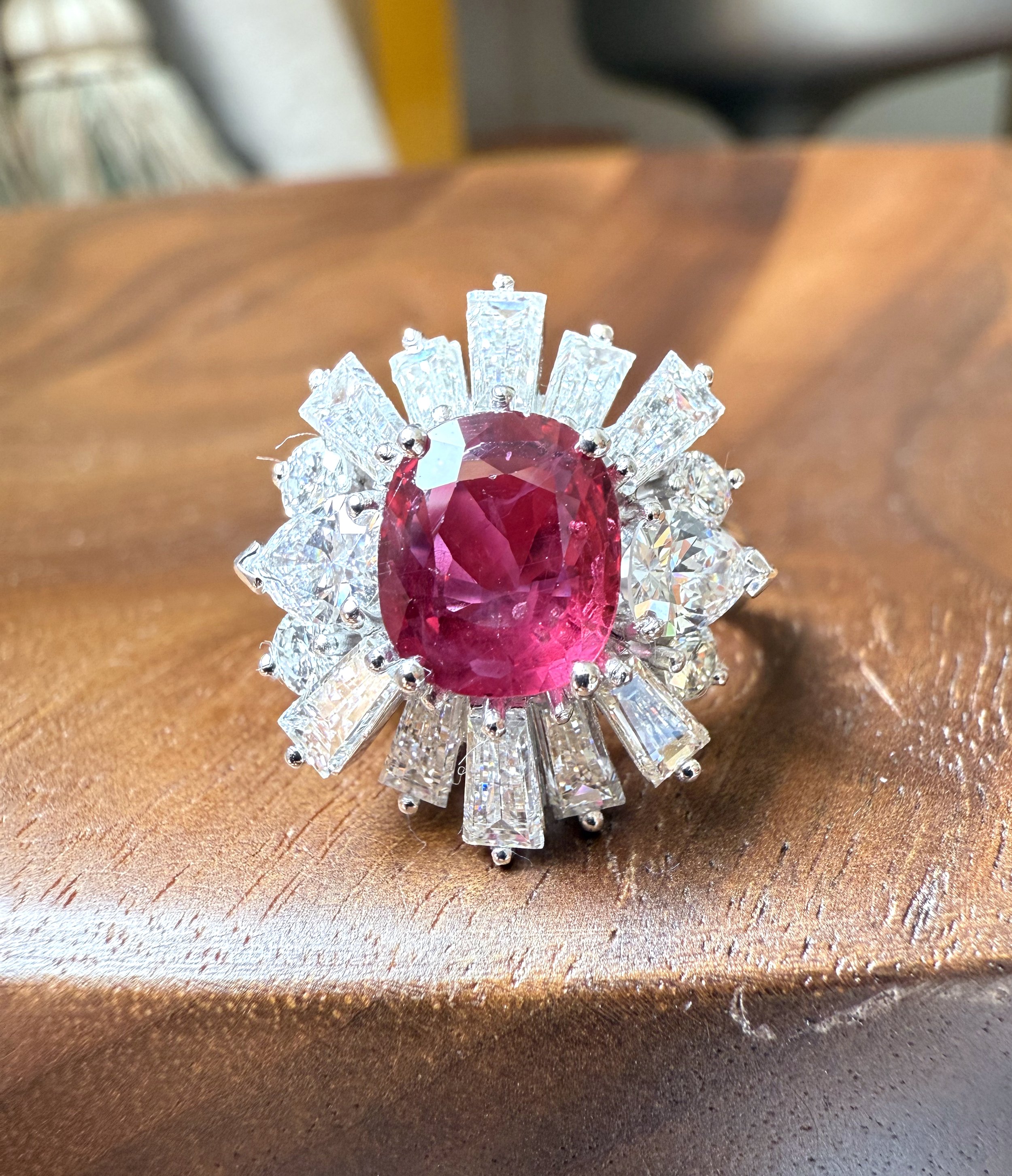 "La Hippolyte" Bague vintage en platine, rubis et diamants