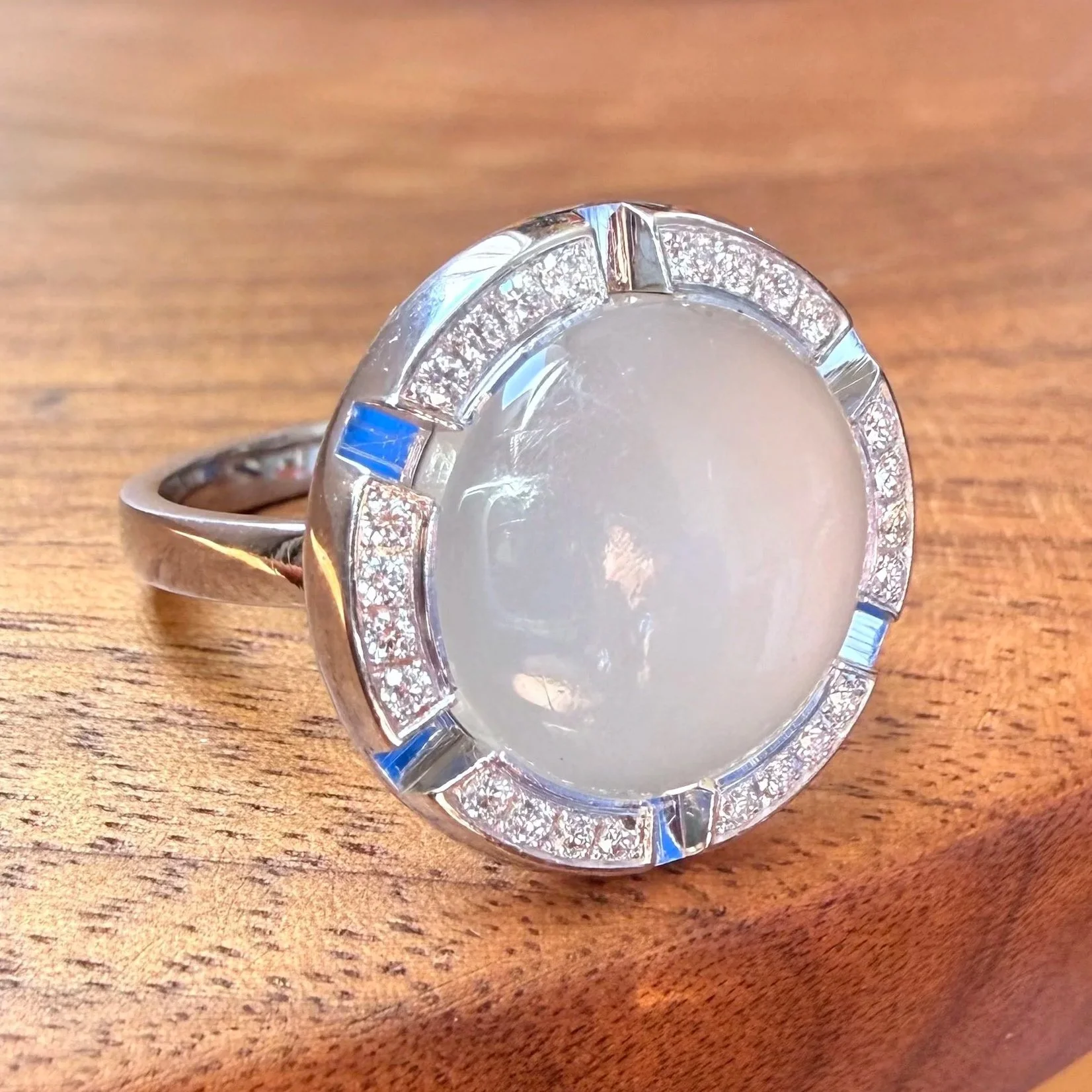 ADR3061-Bague-Chaumet-mapremiere-or-blanc-pierre-de-lun-moonstone-gold-diamonds-ring5.jpg