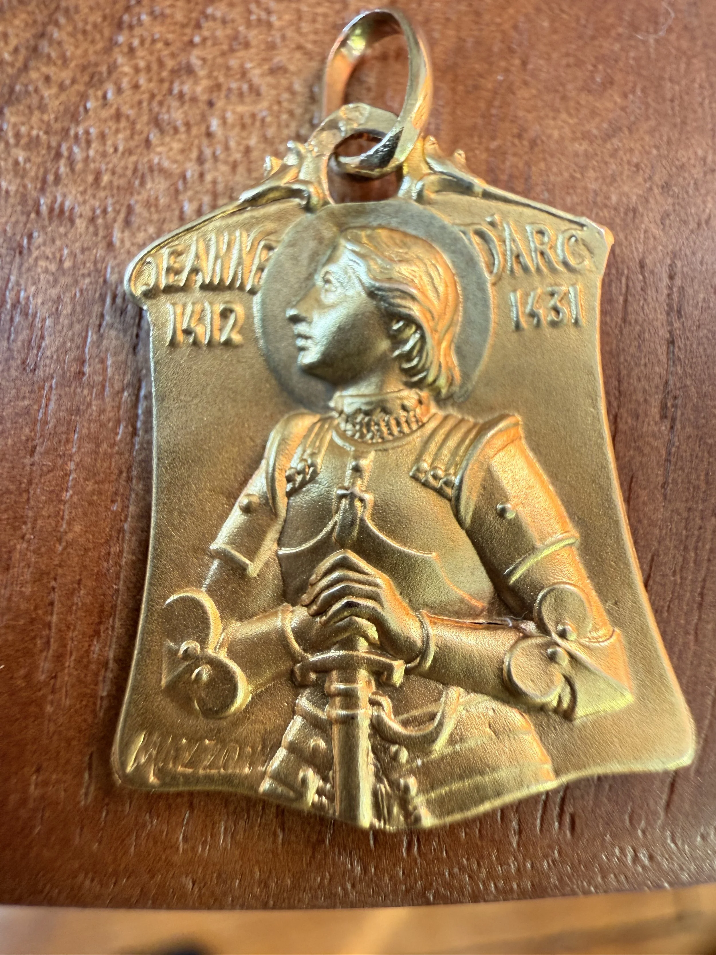 ADR2919-jeanne-darc-or-jaune-medaille2.jpeg