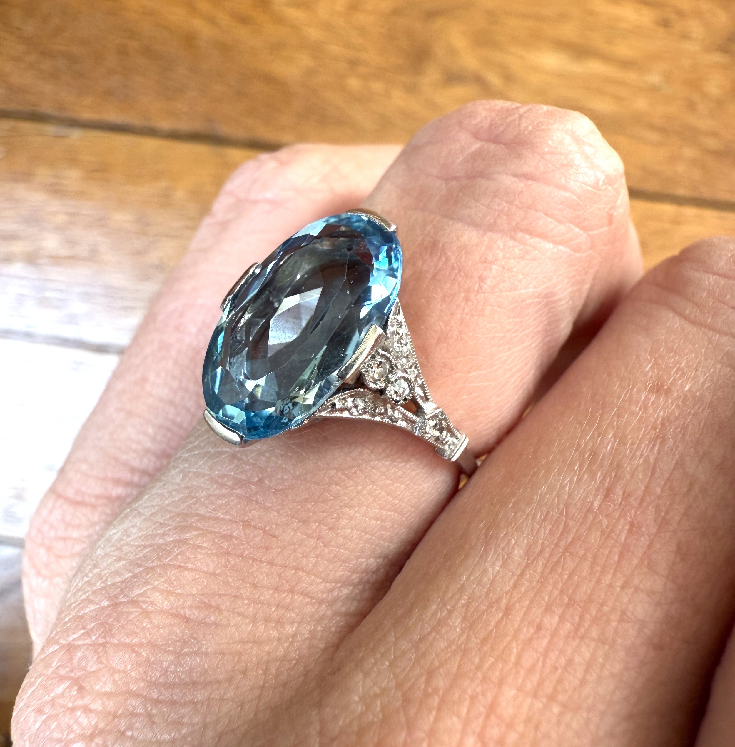 ADR2949-Bague-ancienne-art-deco-aigue-marine-aquamarine-ring-estate-jewelry-french-bijoux-anciens-paris-louvre-musuem-capitale12.jpeg