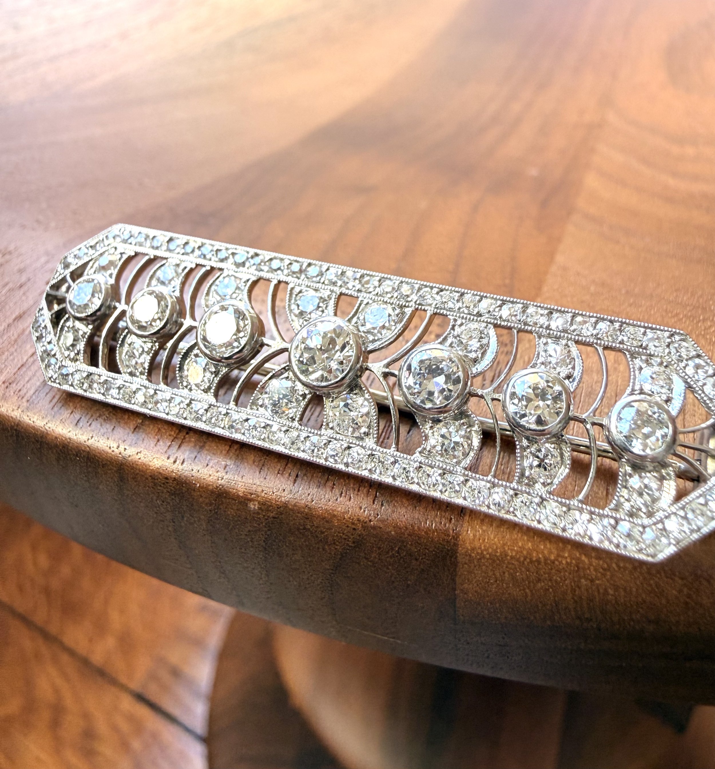 ADR3059-Broche-art-deco-platine-diamants-brooch-unique-rare-arthus-bertrand4.jpeg