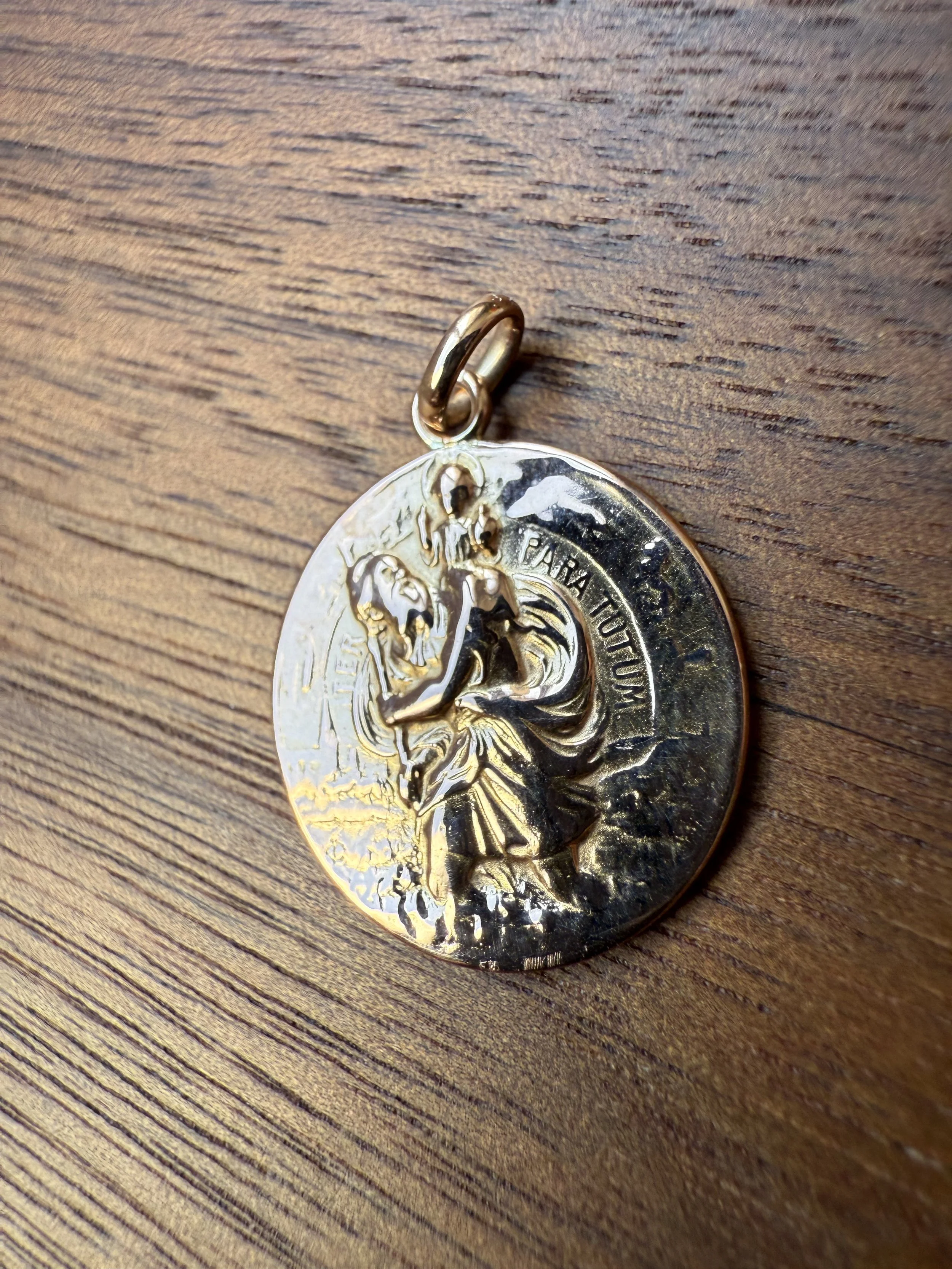 ADR2866-medaille-ronde-saint-christophe-or-jaune-cadeau-naissance-bapteme-communion-confirmation (1).jpeg