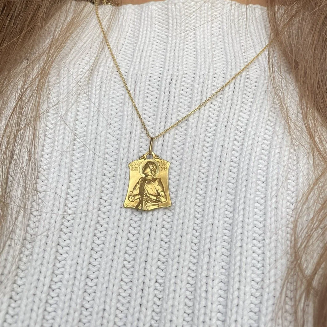 ADR2919-medaille-or-jaune-jeanne-d-arc-mazzoni-religion-cadeau-bapteme-communion (1).JPEG