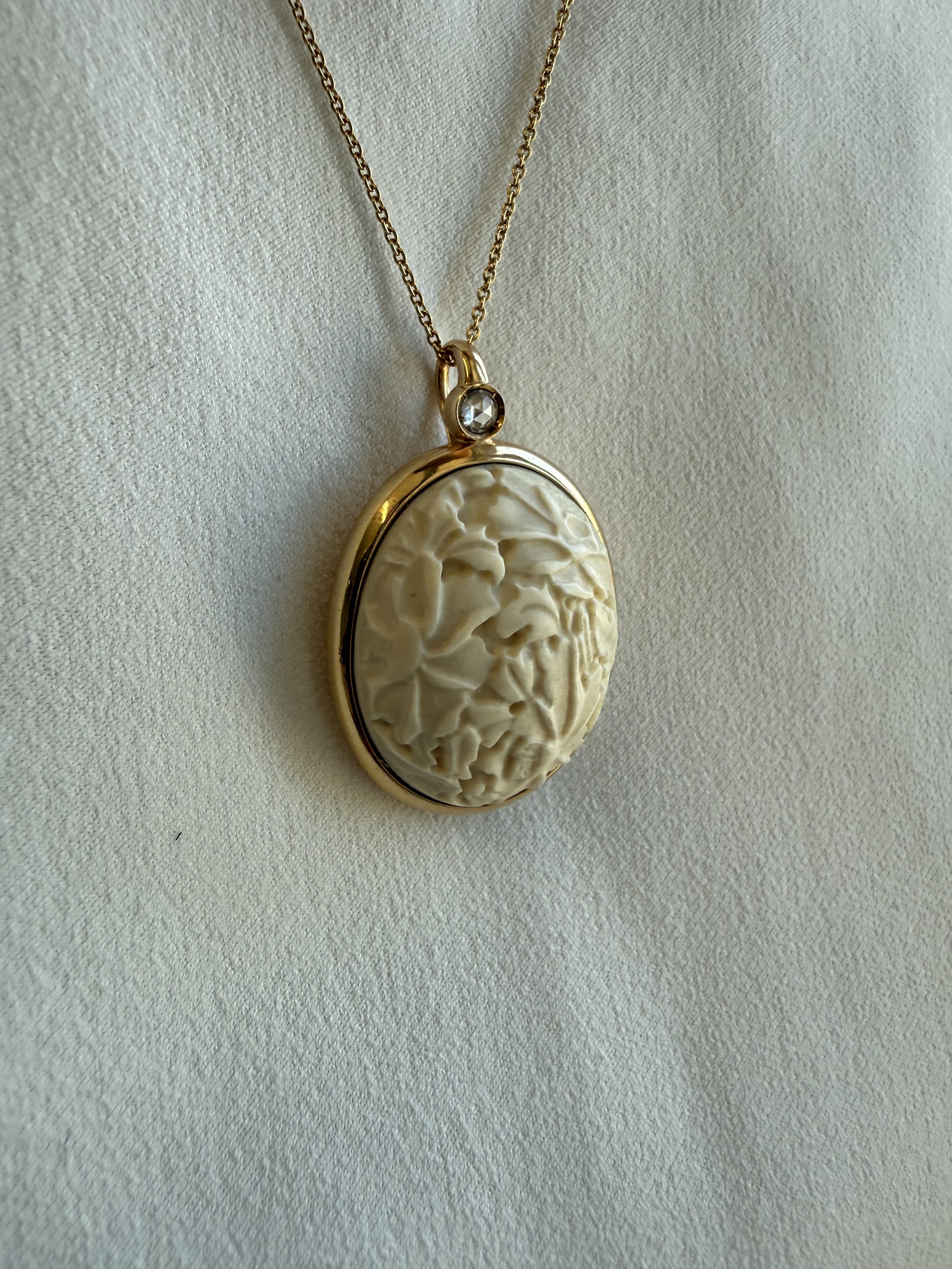 ADR2952-pendentif-or-jaune-opale-cadeau-naissance-anniversaire (1).jpeg