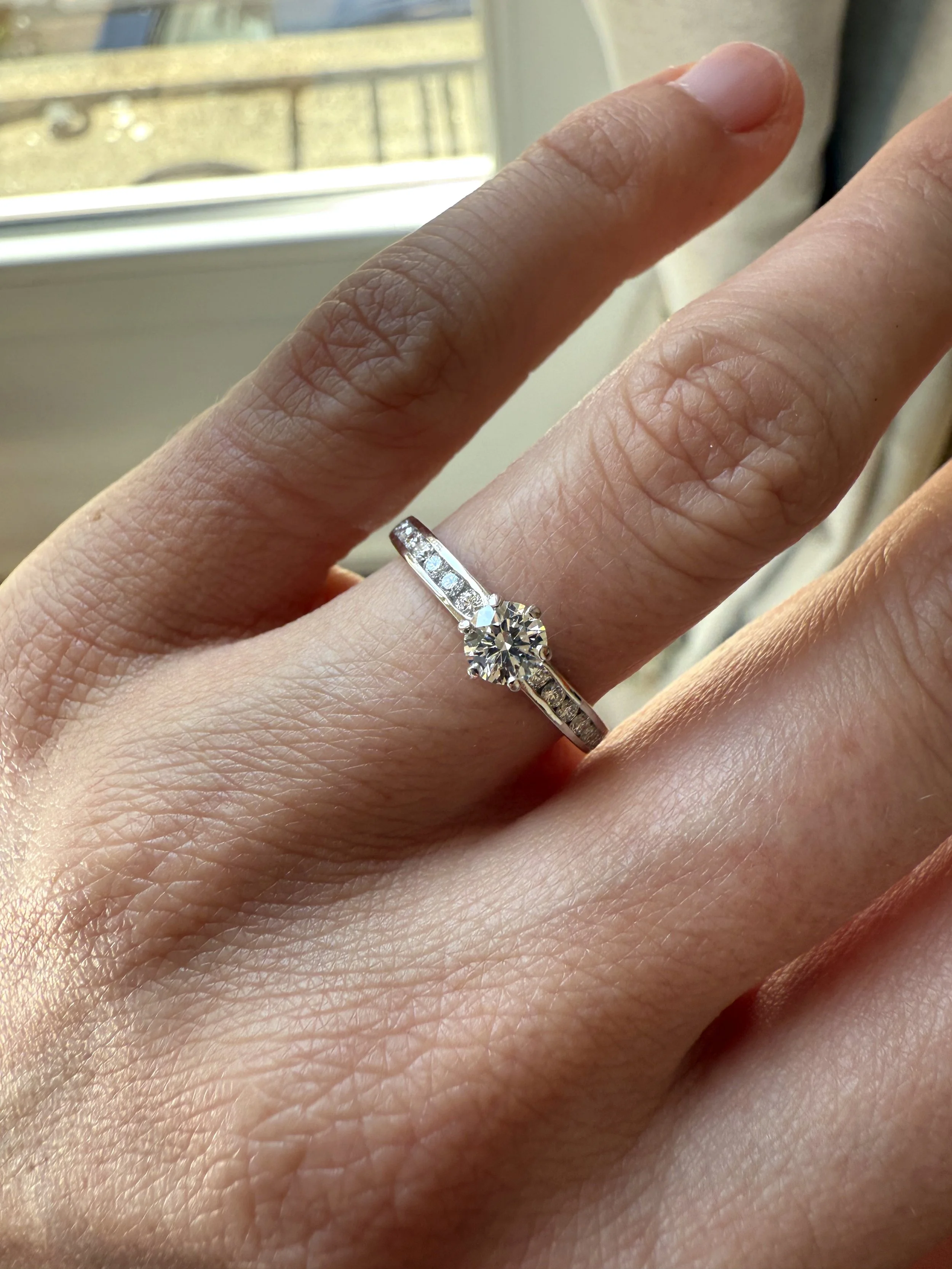 ADR2886-TCO-bague-mariage-fiancailles-diamants-diamond-ring-solitaire-wedding-husband-shesaidyes-wife8.jpeg