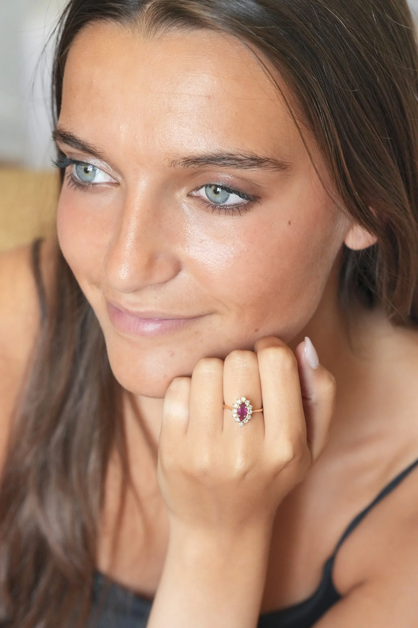 ADR3012-Bague-josephine-rubis-diamants-or-jaune-navette-marquise2.jpg