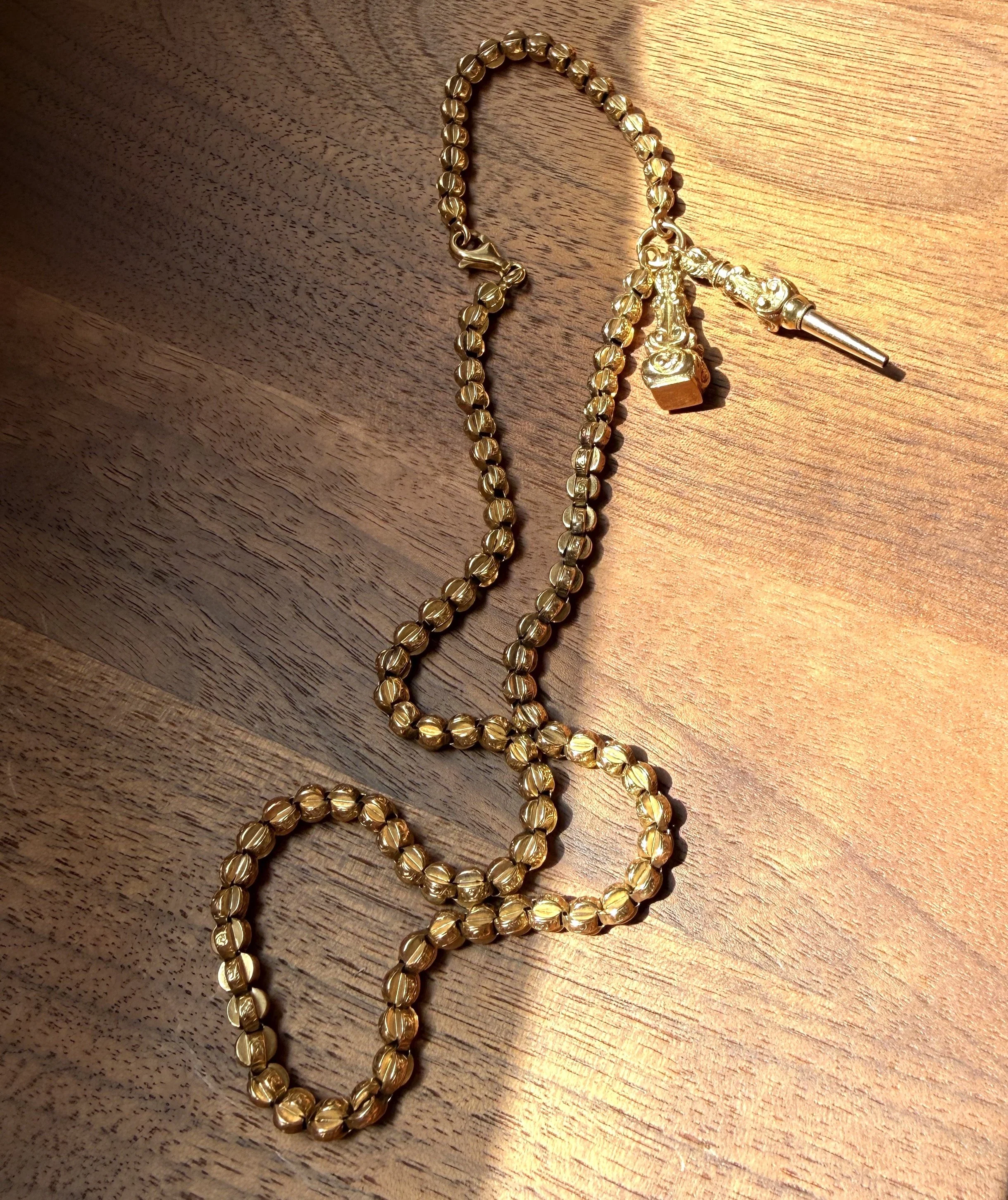ADR3032-collier-ancien-or-jaune-pendentif-vintage-sceau-cachet-ancien-bijoux-paris-french8.jpeg