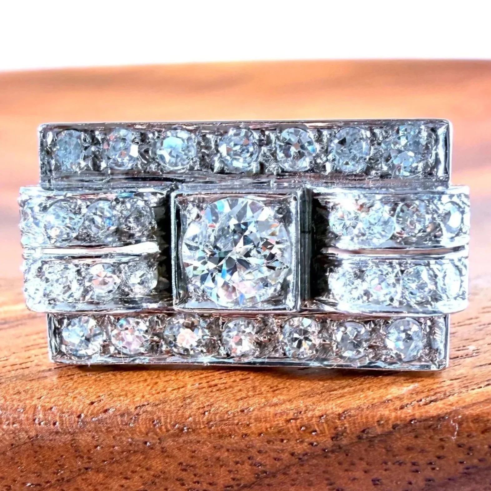 "La Madison" Bague ancienne "Tank" en platine et diamants