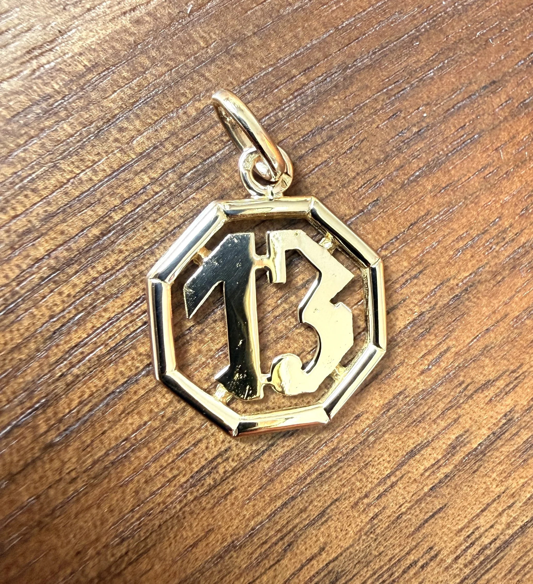 ADR3222-Pendentif-chiffre-13-or-jaune-vintage-gold-pendant-thirteen-or3.jpeg