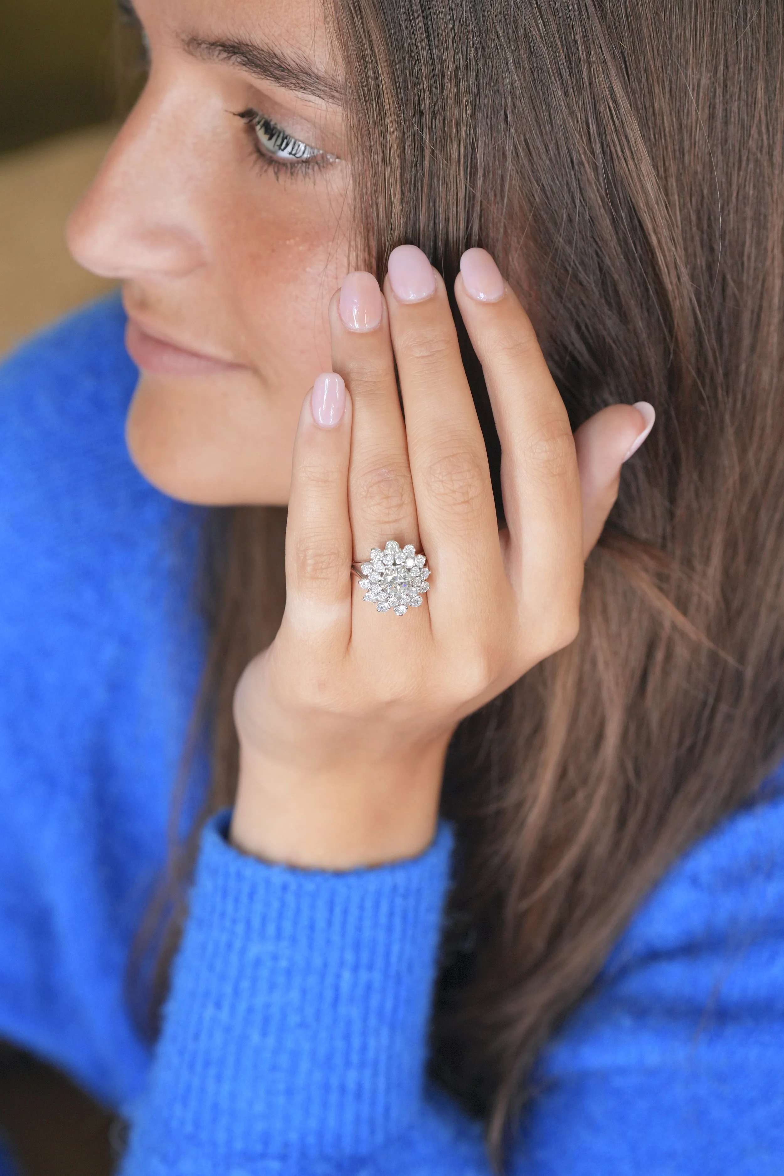 ADR2850-Bague-Paquerette-ancienne-vintage-diamants-ovale-double-entourage-double-halo-diamond-ring-fiancailles-mariage-engaged-louvre-bijoux-anciens-french-jewelry2.jpg