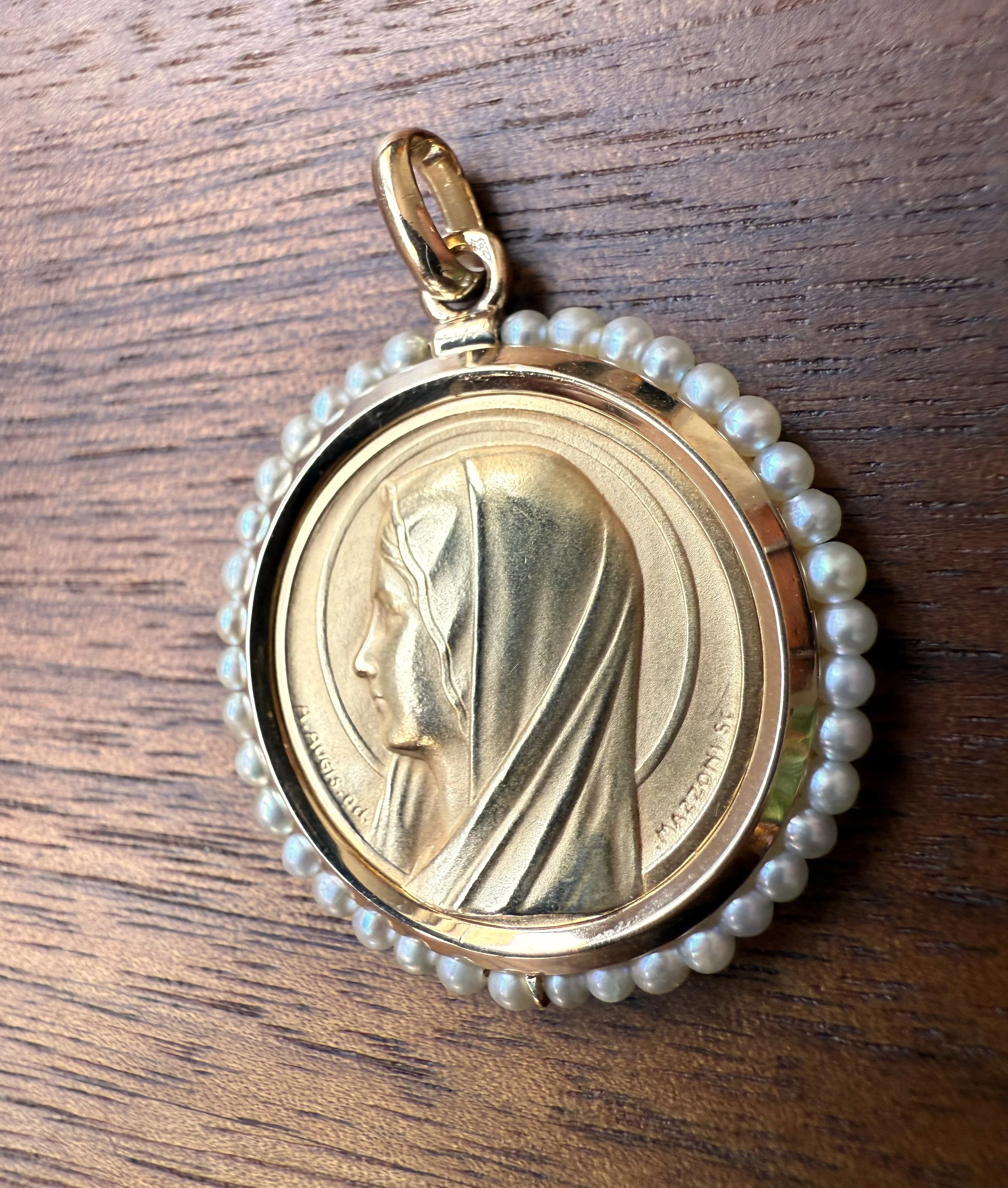 ADR2843-1-médaille-or-jaune-vierge-marie-perles-cadeau-naissance-bapteme-communion-confirmation.jpeg (1).jpeg