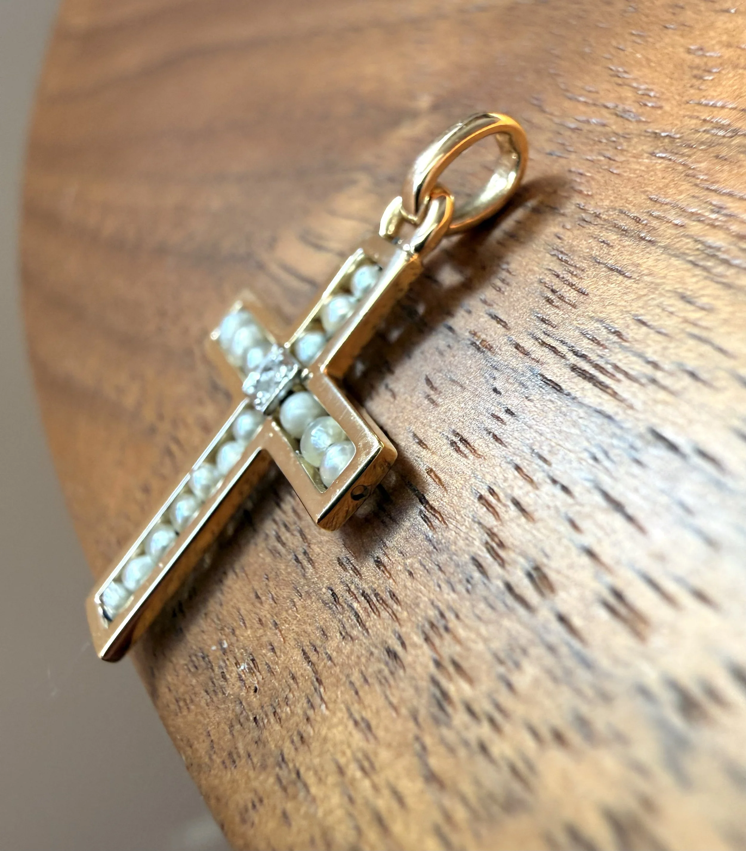 ADR3175-croix-or-jaune-perles-fines-diamant3.jpeg