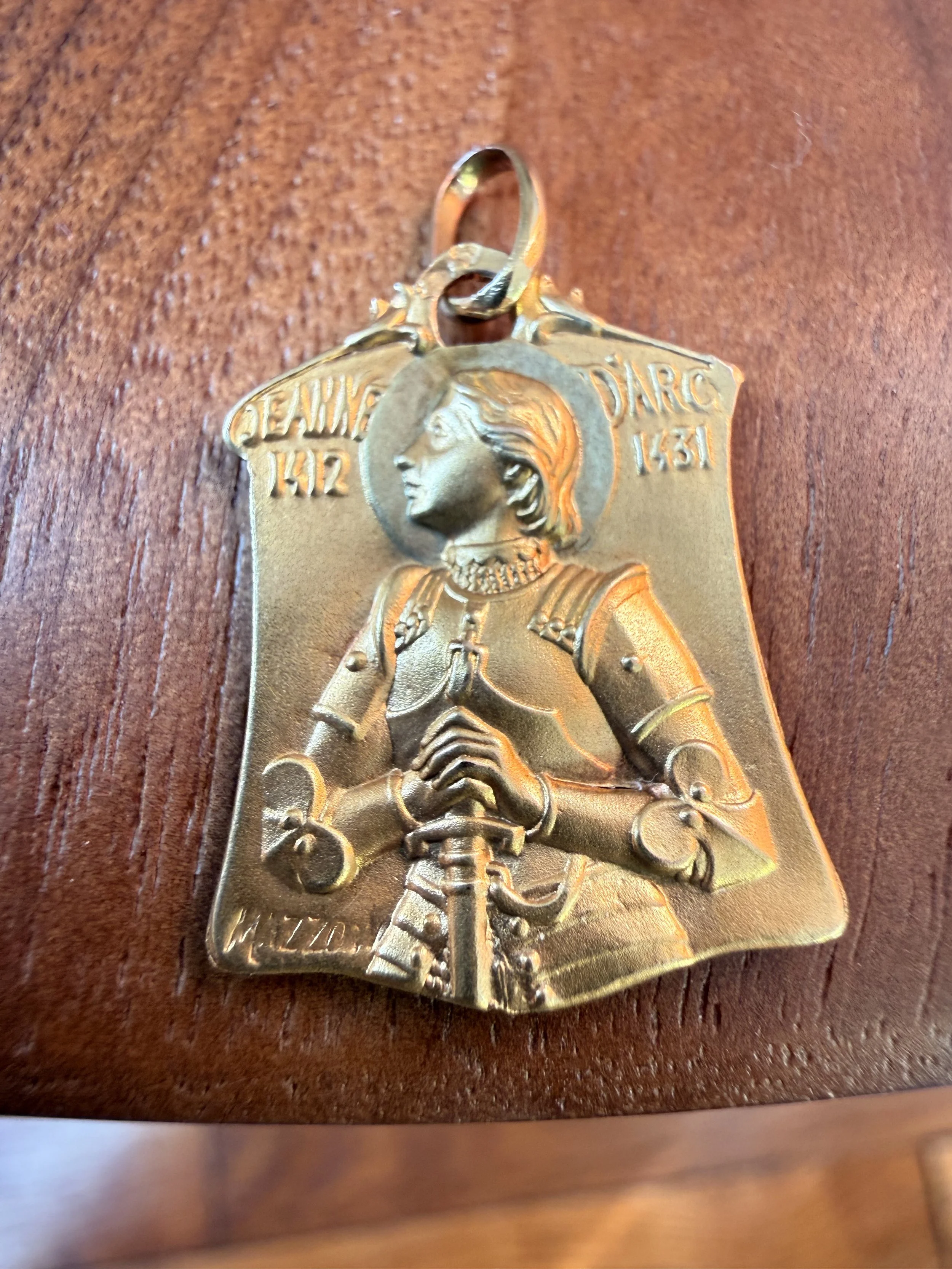 ADR2919-jeanne-darc-or-jaune-medaille1.jpeg