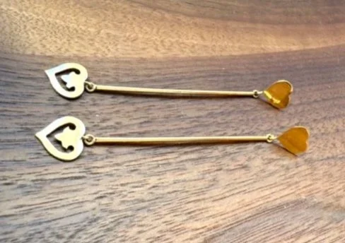 Paire de pendants d'oreilles en or jaune et coeurs