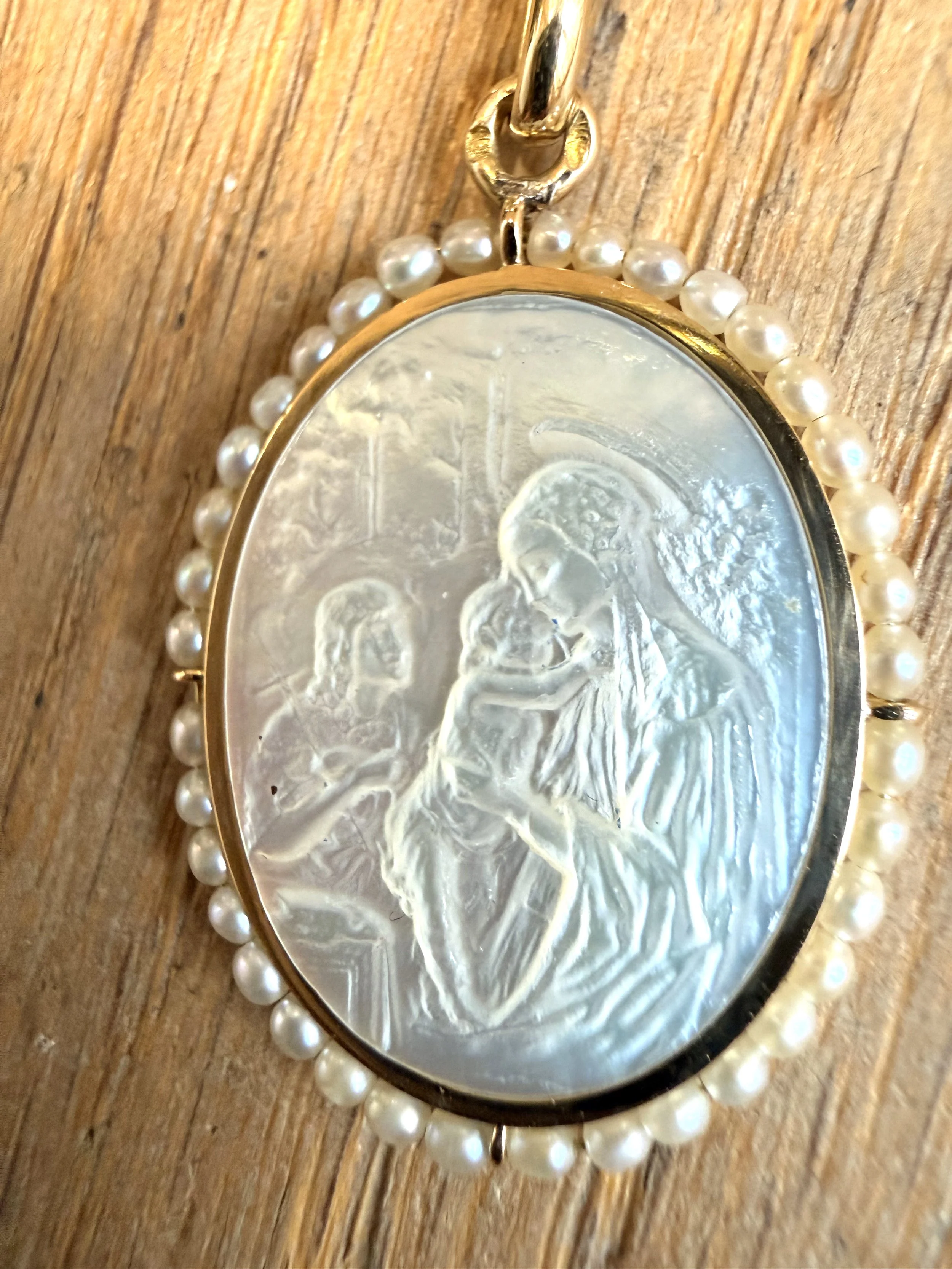 ADR2883-Medaille-nacre-or-jaune-vierge-enfant1.jpeg