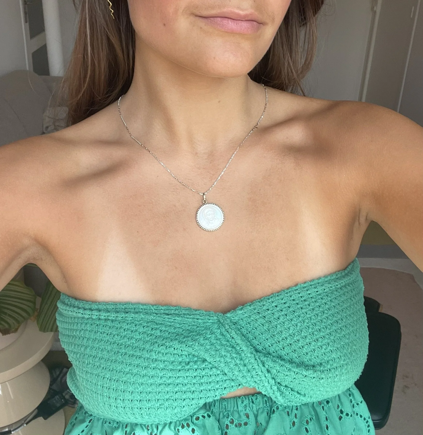 ADR2757-medaille-nacre-perles-ronde-cadeau-naissance-bapteme-communion-confirmation-anniversaire-religion-vierge-marie (1).JPEG