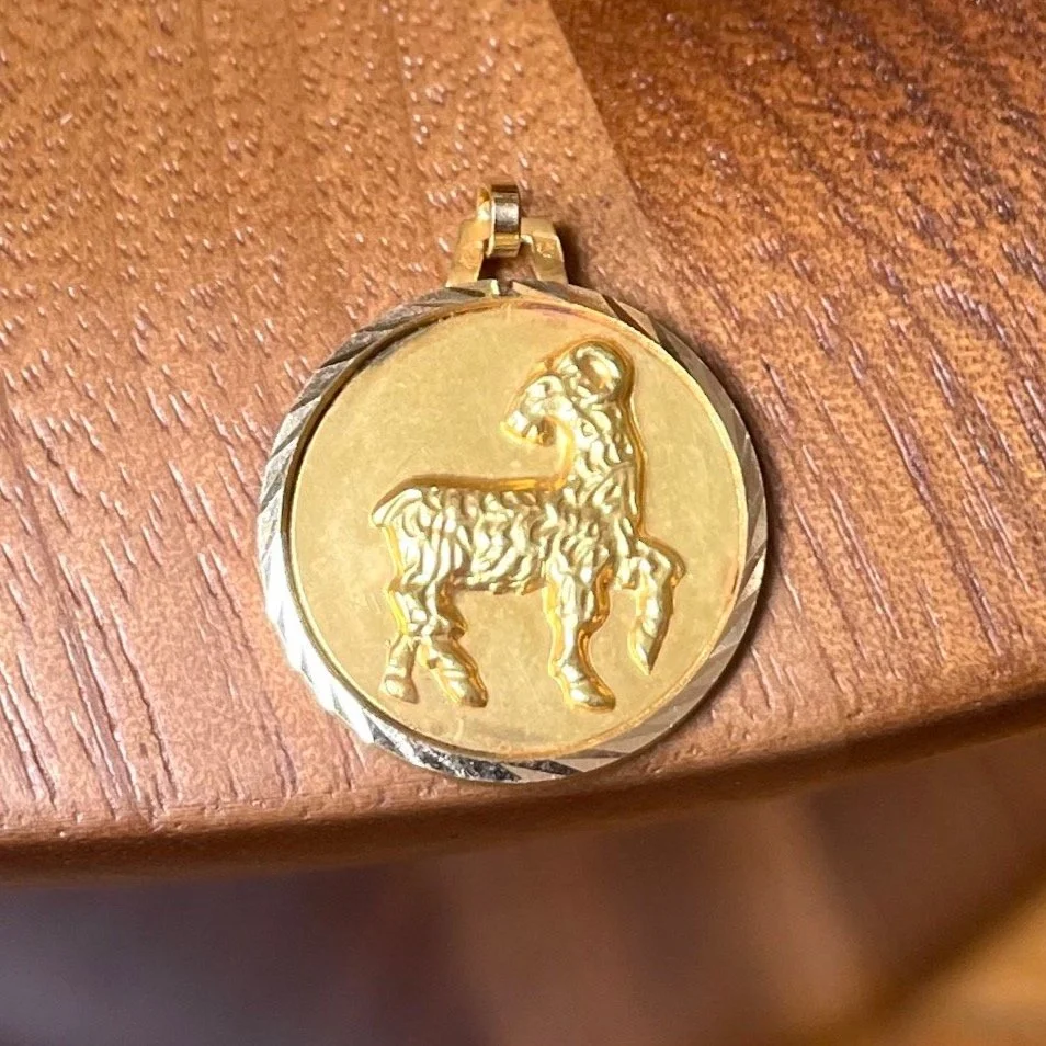 Pendentif vintage en or jaune du signe astrologique du Bélier