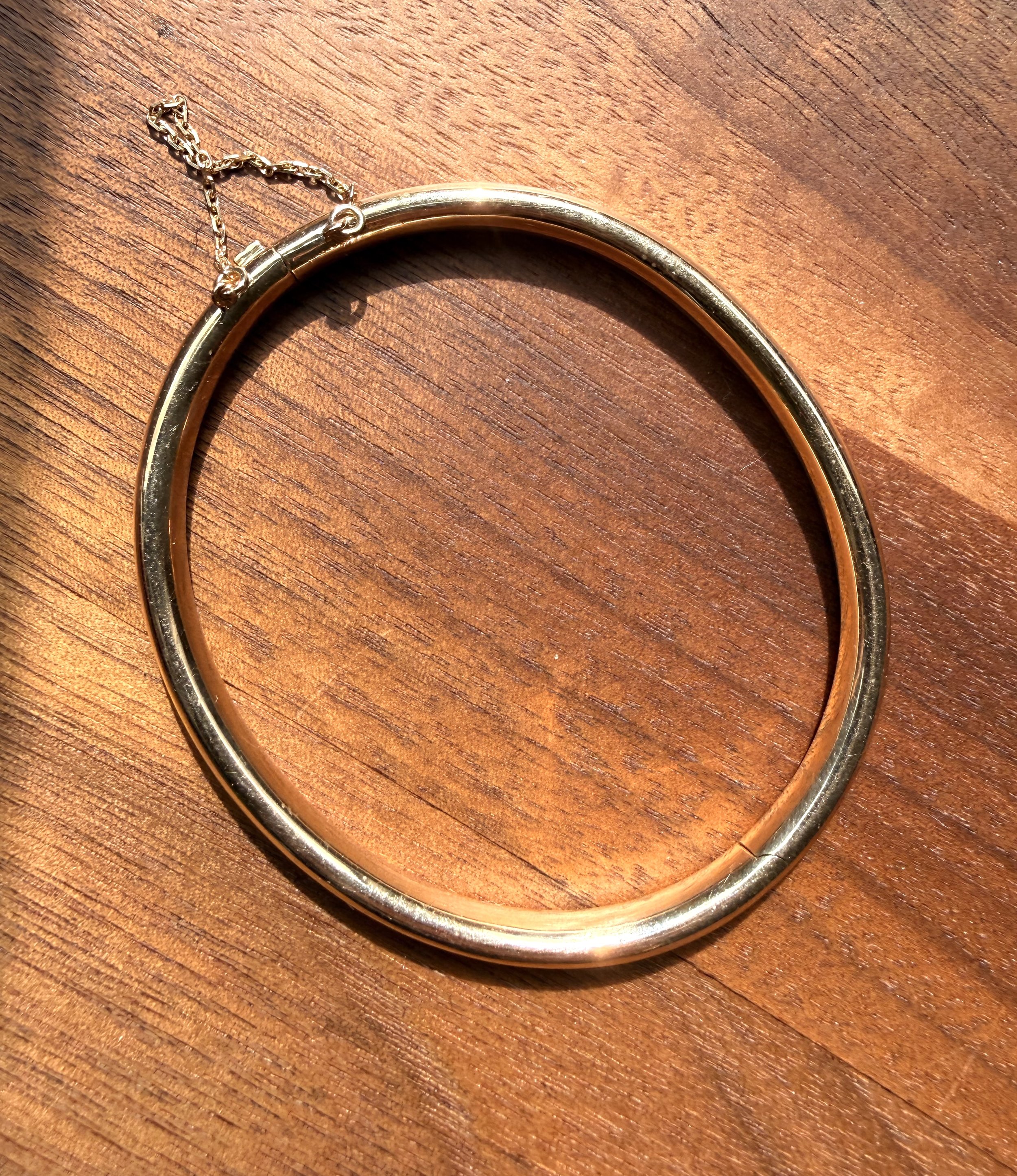 ADR3073-jonc-or-jaune-ovale-ouvrant-ancien-gold-bangle-french3.jpeg