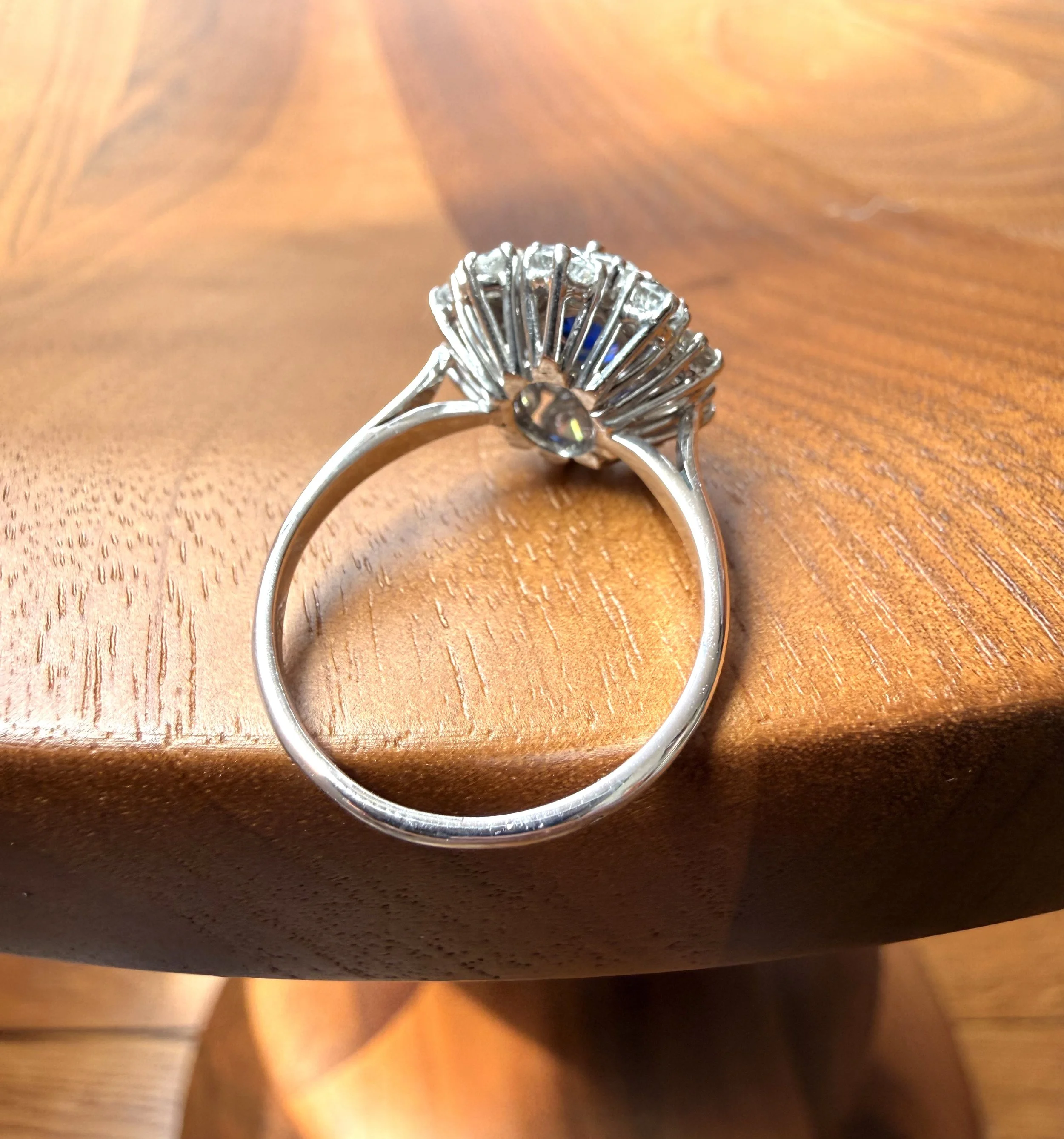 ADR3014-Bague-jolie-saphir-diamants4.jpeg