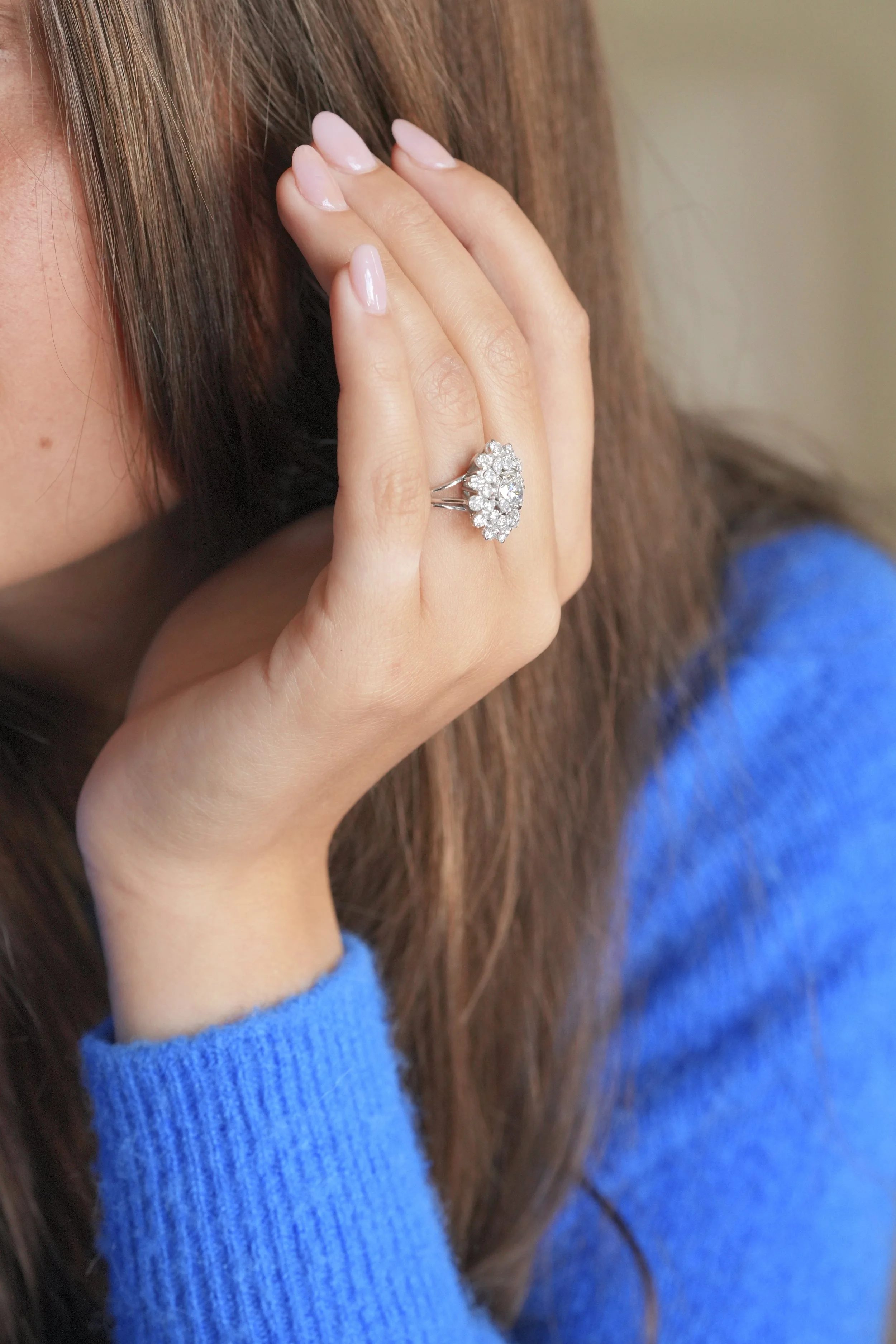 ADR2850-Bague-Paquerette-ancienne-vintage-diamants-ovale-double-entourage-double-halo-diamond-ring-fiancailles-mariage-engaged-louvre-bijoux-anciens-french-jewelry0.jpg