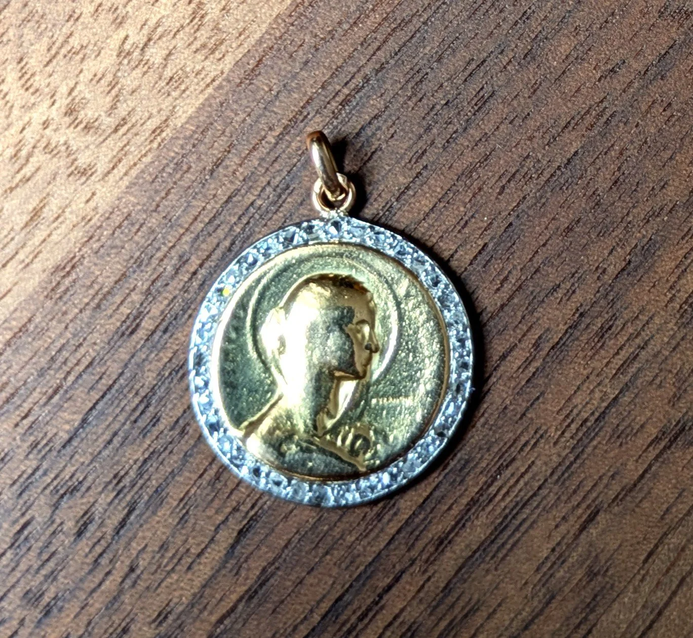 ADR2861-medaille-ronde-or-jaune-vierge-cadeau-naissance-bapteme-communion (3).jpg