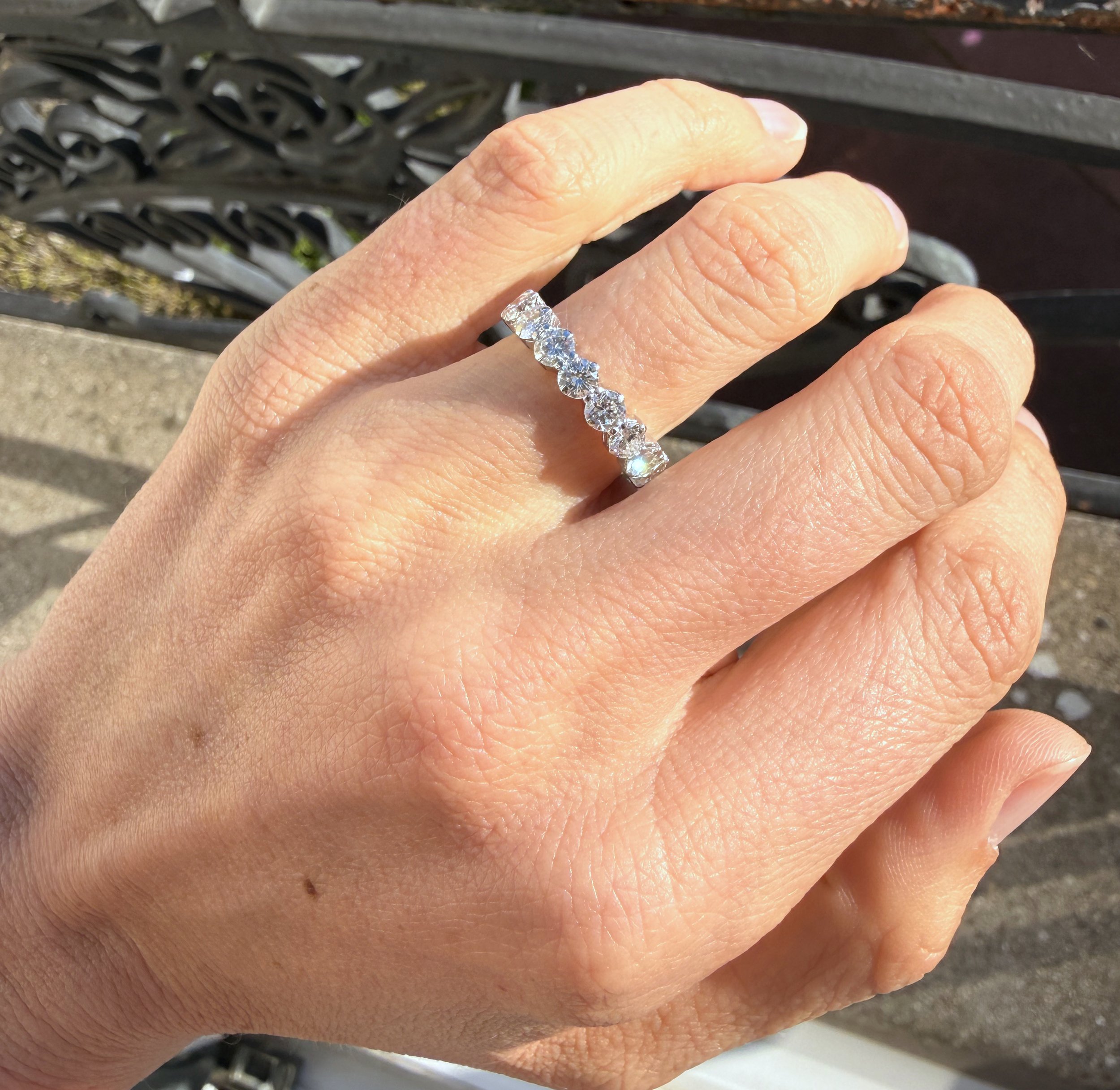 ADR3063-Alliance-or-blanc-diamants-diamond-engagement-ring-engaged7.jpeg
