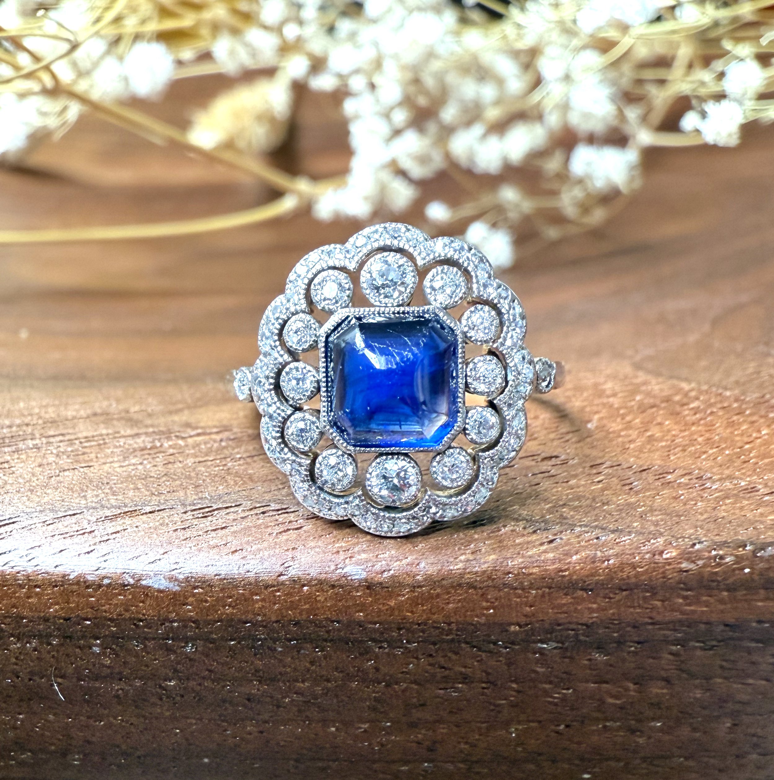 ADR2760-Bague-ancienne-or-jaune-saphir-paindesucre-sapphire-diamonds-thailand-saphir-vintage-ancienne-orjaune-bijoux-anciens-famille-paris16.jpeg