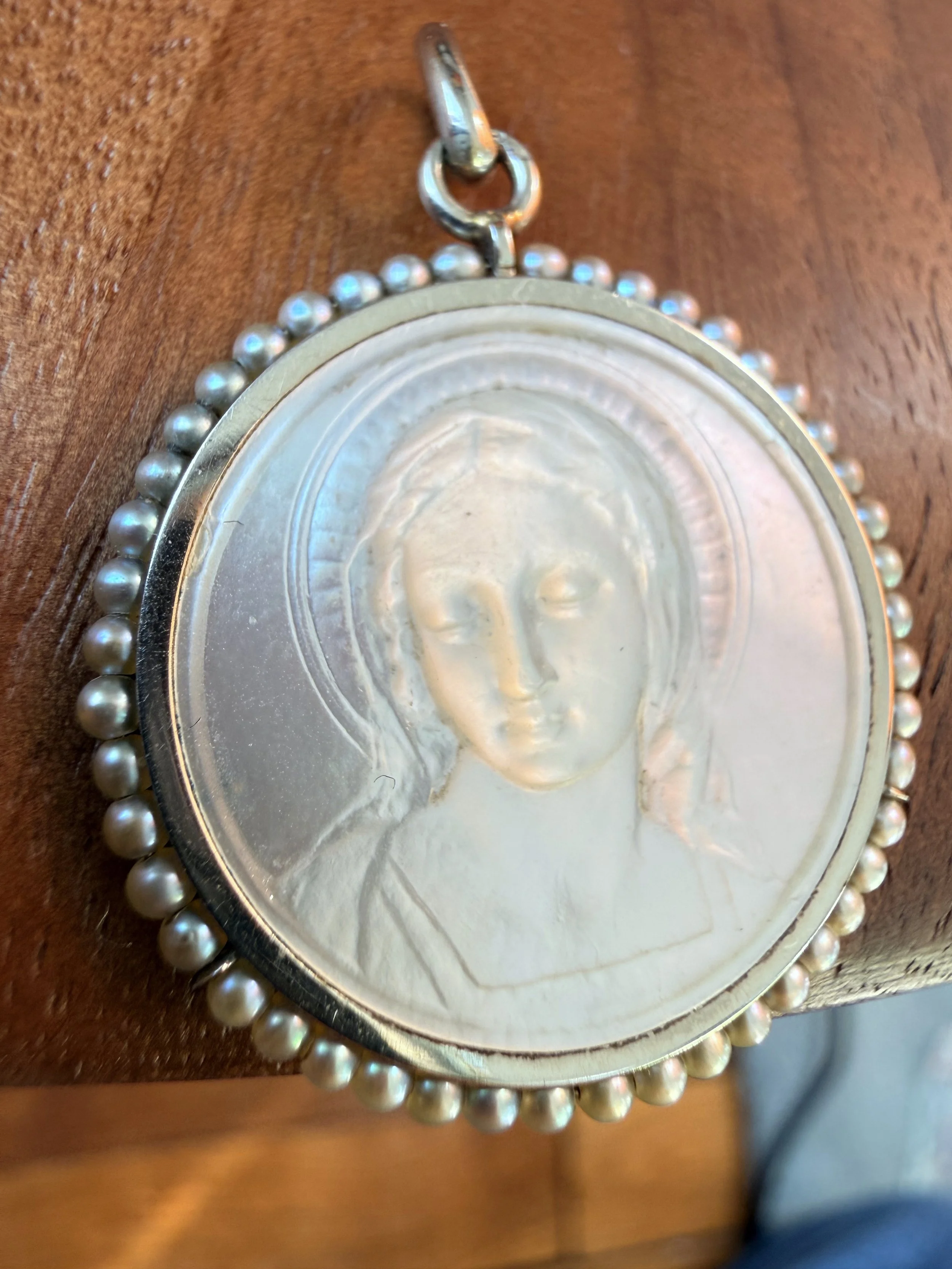ADR2757-vierge-nacre-mother-of-pearl-blanche-virgin3.jpeg