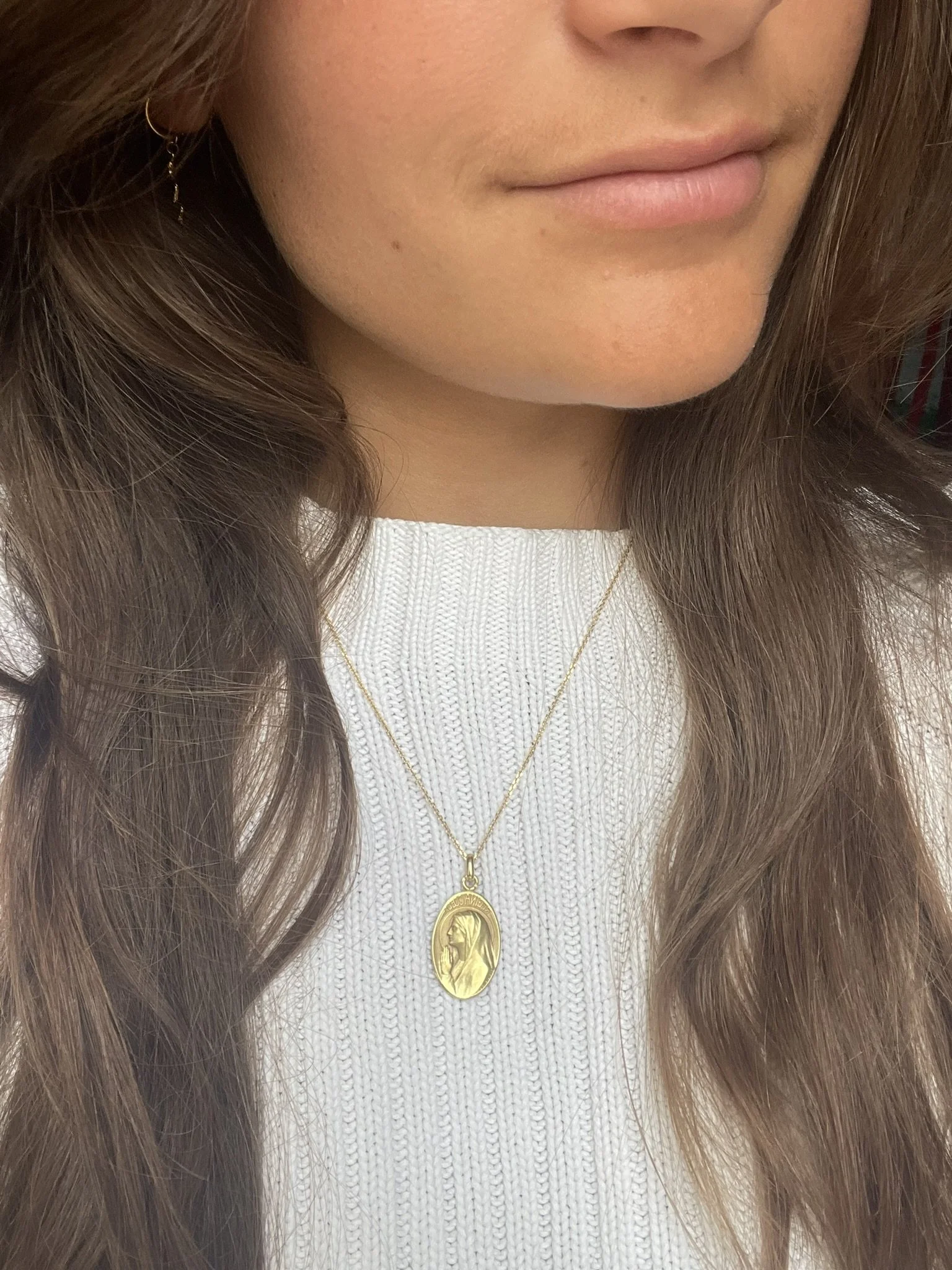 ADR2908-medaille-or-jaune-ovale-regina-coeli-rabier-religion-vierge-marie-bapteme-communion-cadeau (5).JPEG